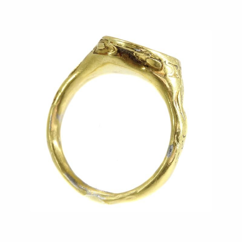 Renaissance Coat of Arms Enamel Rock Crystal 18 Karat Yellow Gold Ring For Sale 4