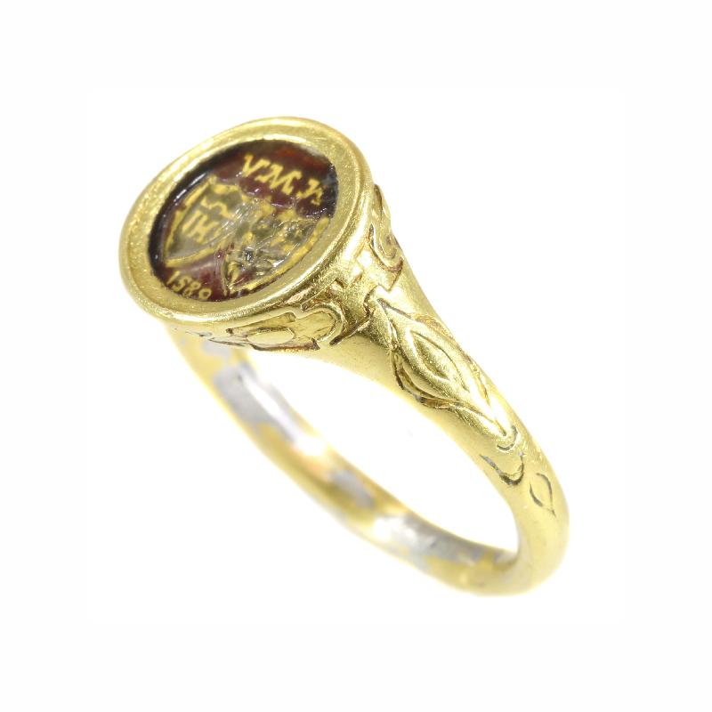 Renaissance Coat of Arms Enamel Rock Crystal 18 Karat Yellow Gold Ring For Sale 1