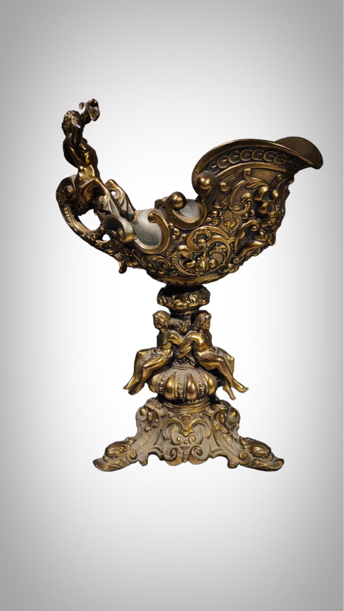 Renaissance Cup In Bronze 19th For Sale 2