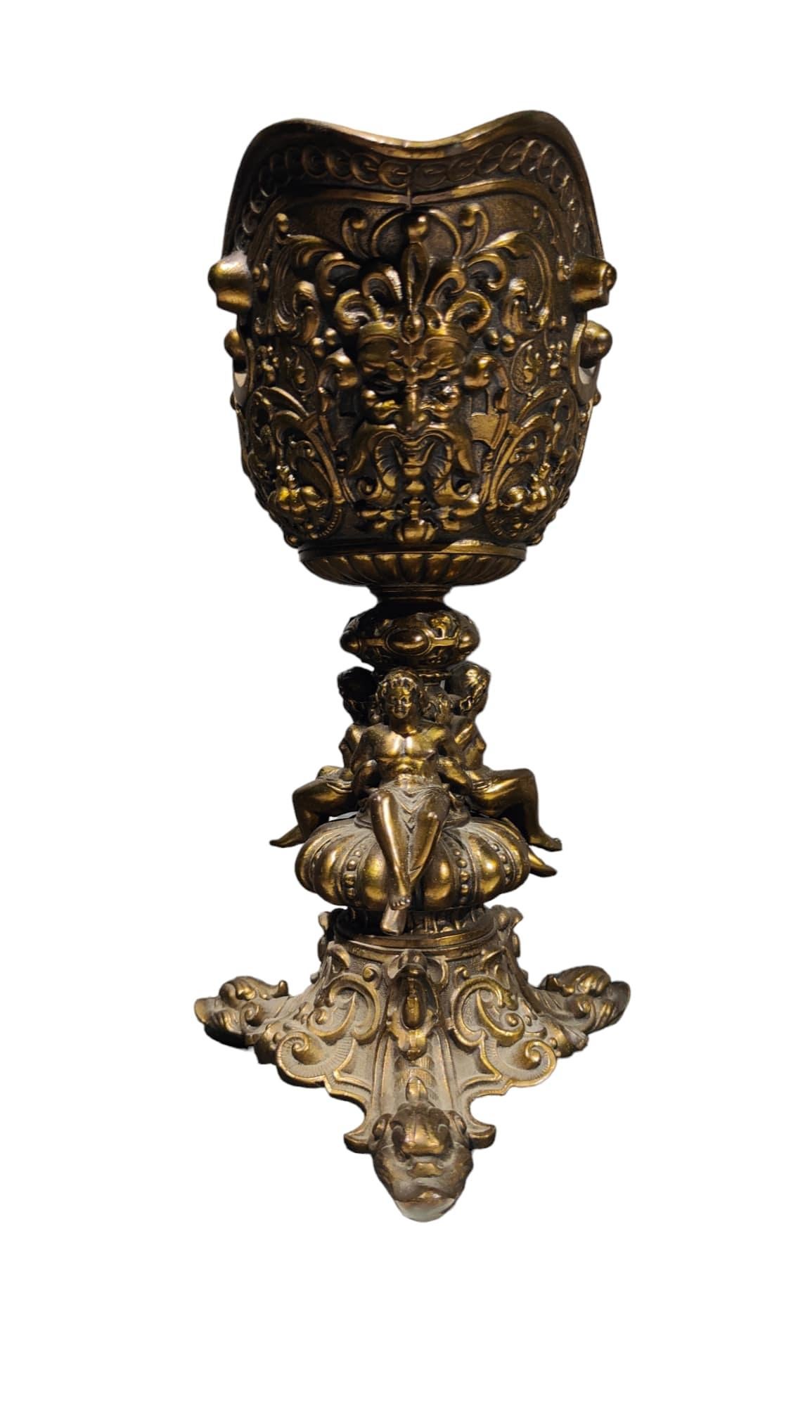 Renaissance Cup In Bronze 19th For Sale 3