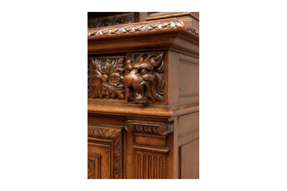 Renaissance cupboard, France, circa 1870.

Very good condition.

wood: walnut

dimensions: height 253 cm width 213 cm depth 62 cm