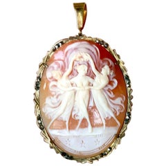 Renaissance Dancers of Love Cameo Pendant Set in 18 Karat Yellow Gold