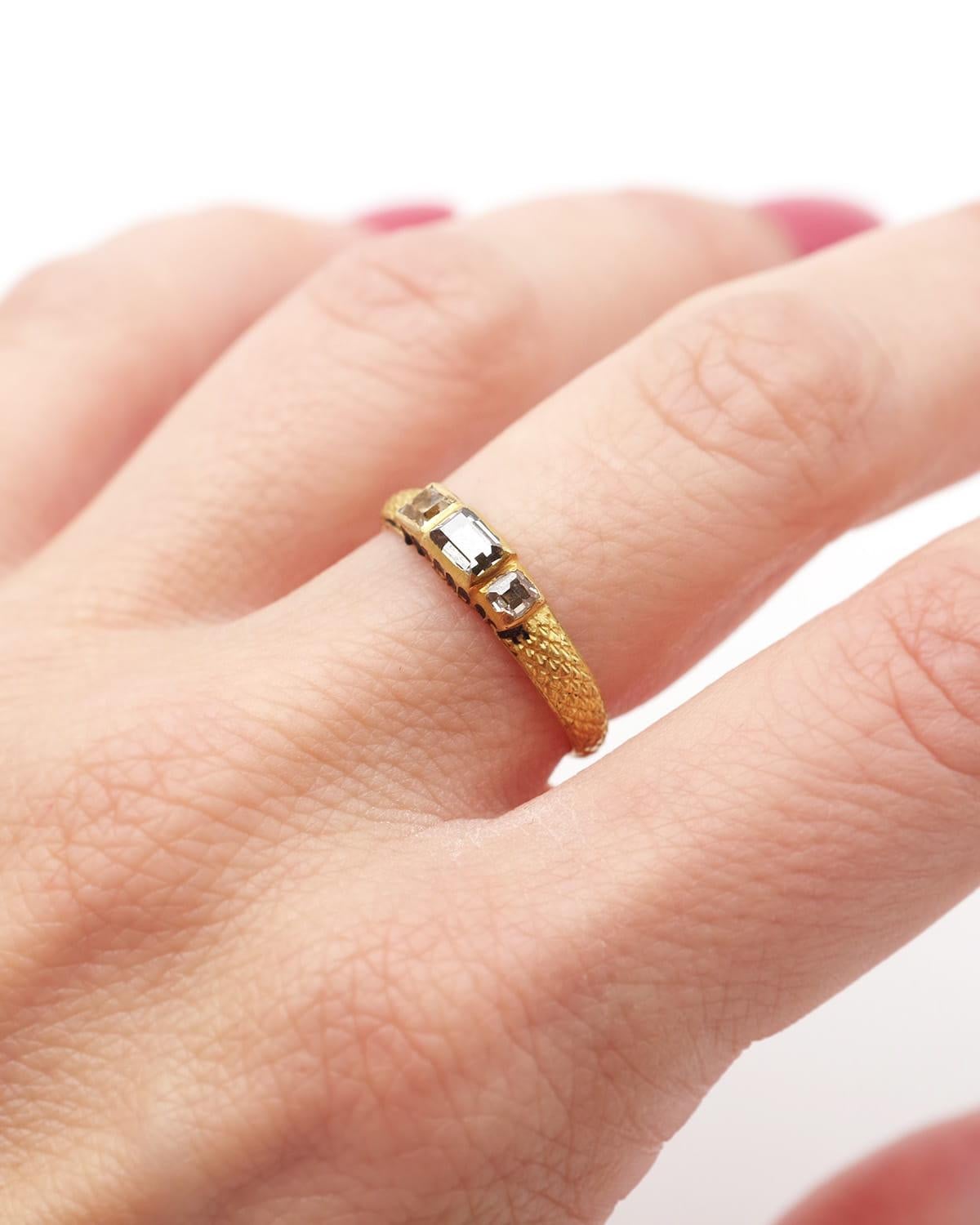 Taglio baguette Anello rinascimentale con diamante in oro 22k, diamante taglio tavolo, anello con diamante antico in vendita