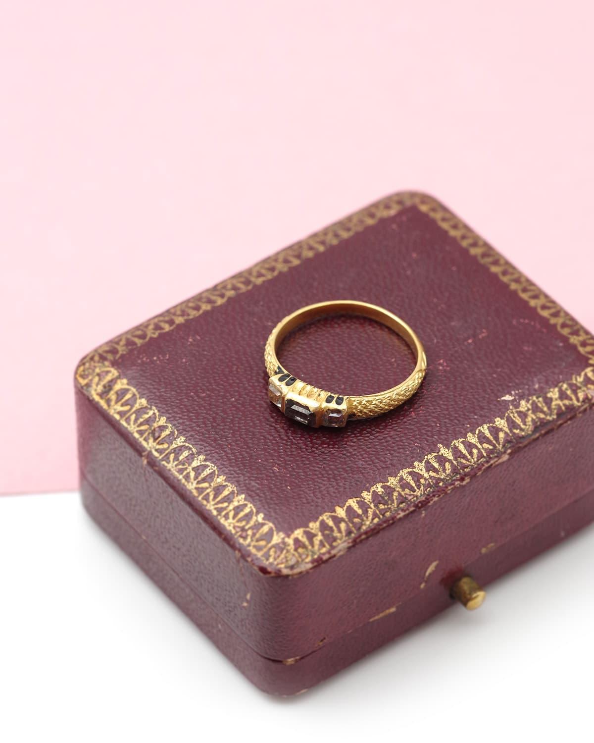 Anello rinascimentale con diamante in oro 22k, diamante taglio tavolo, anello con diamante antico in vendita 2