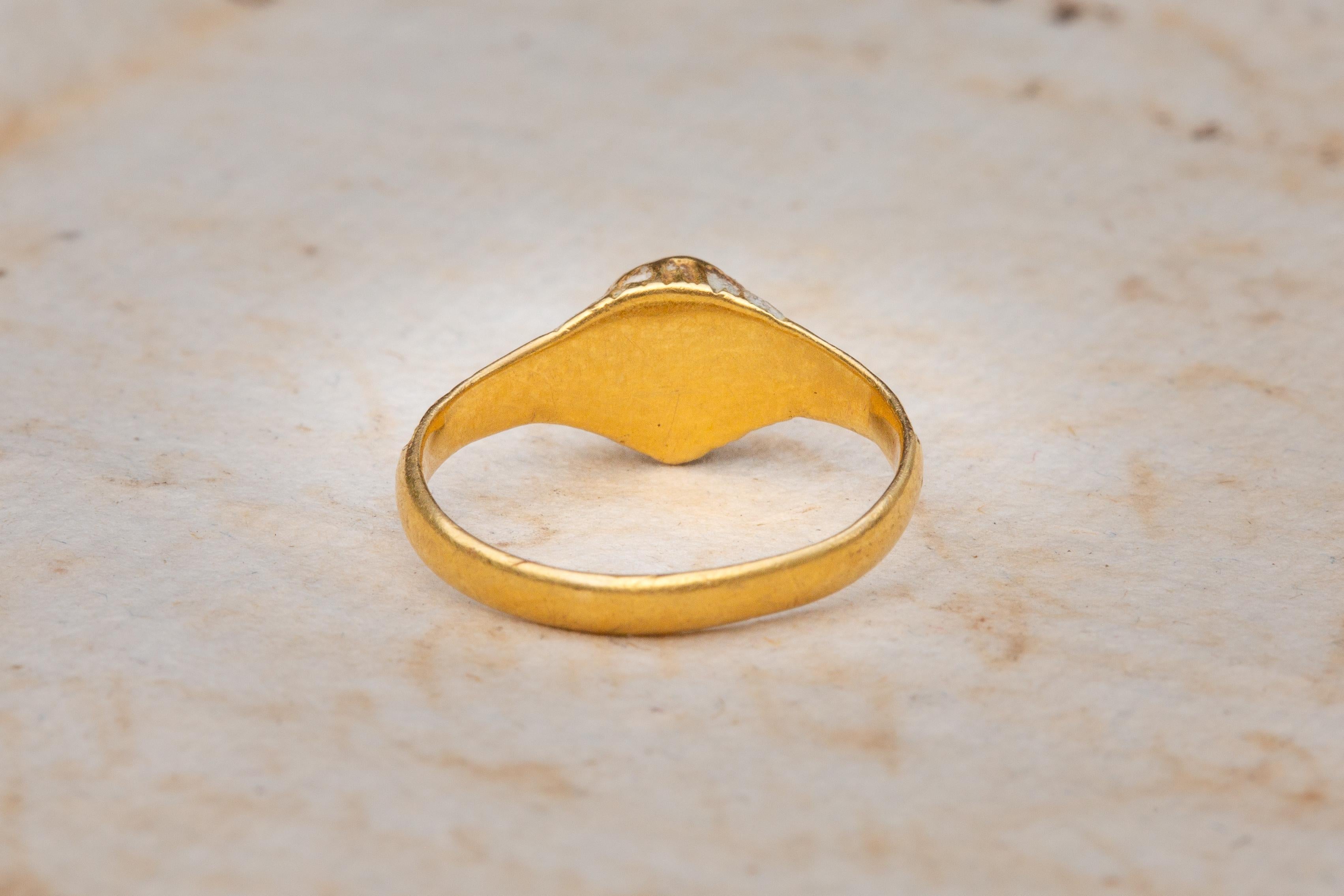 Renaissance Early 17th Century Enamelled 22K Gold Rose Cut Garnet Ring For Sale 1