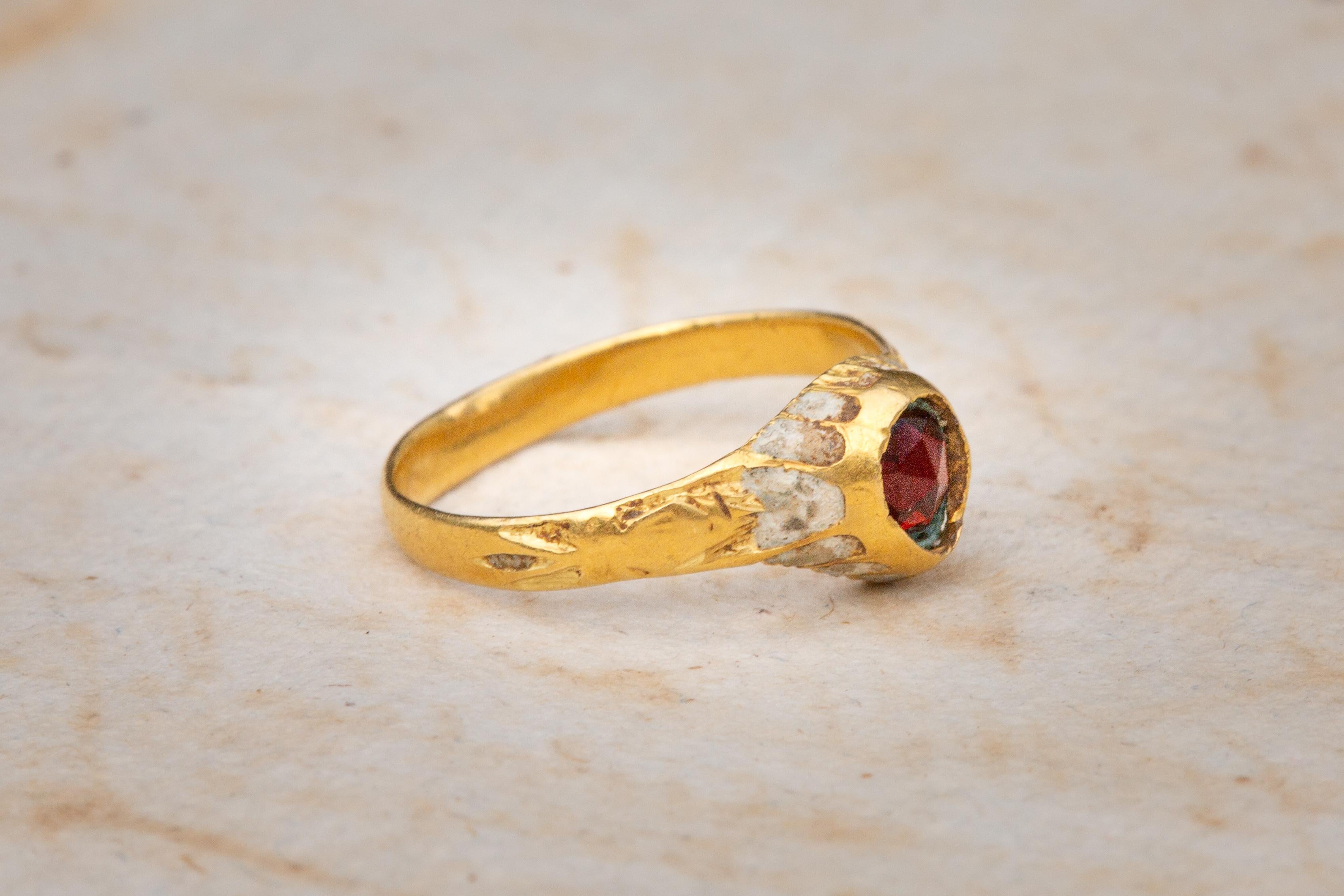 Renaissance Early 17th Century Enamelled 22K Gold Rose Cut Garnet Ring For Sale 2