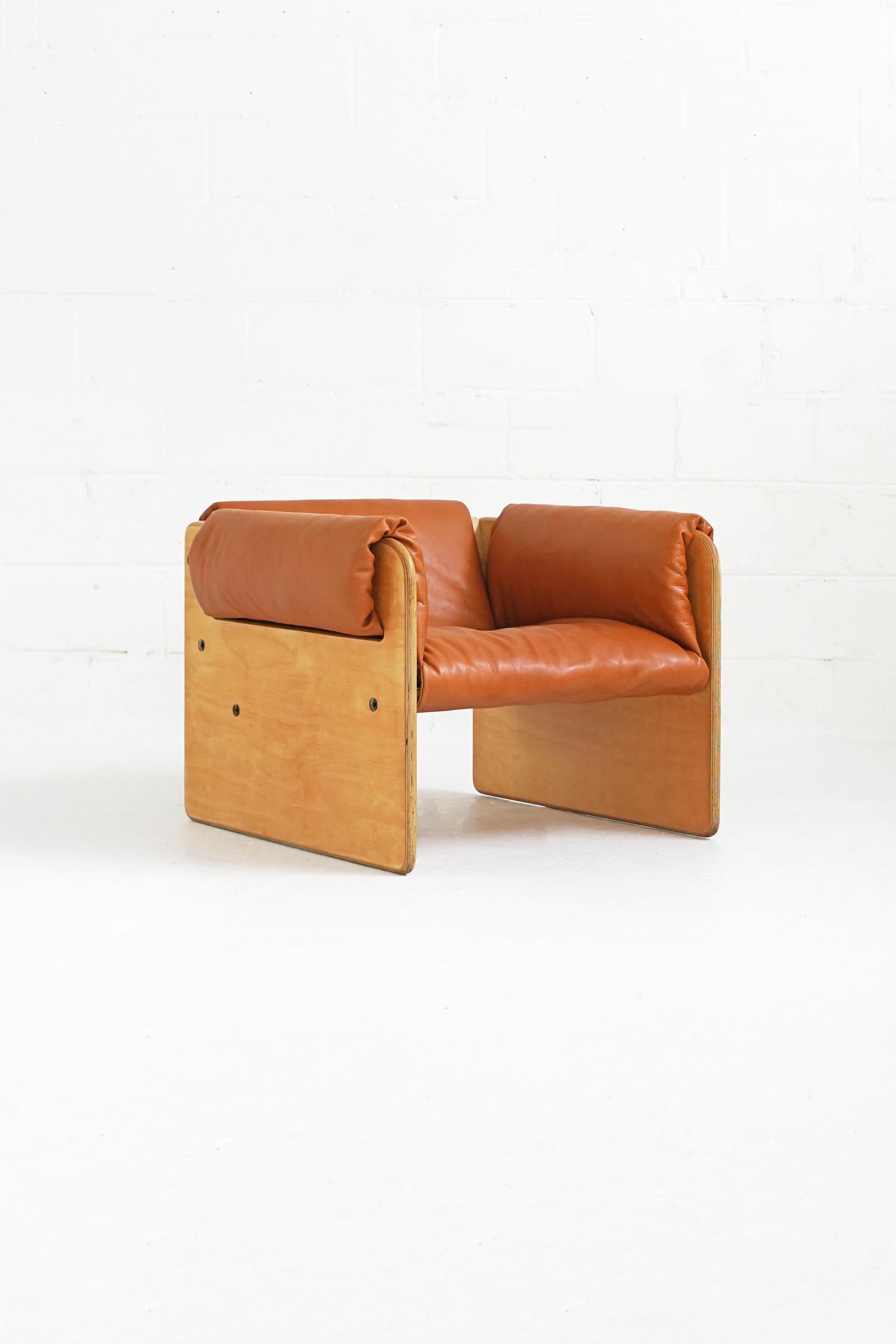 Very rare Canadian-designed chair, built and designed for notable locations across Canada, including but not limited to the Bata Library, Ontario and commissioned for several projects by Architect A.J. Diamond. Fully reupholstered in