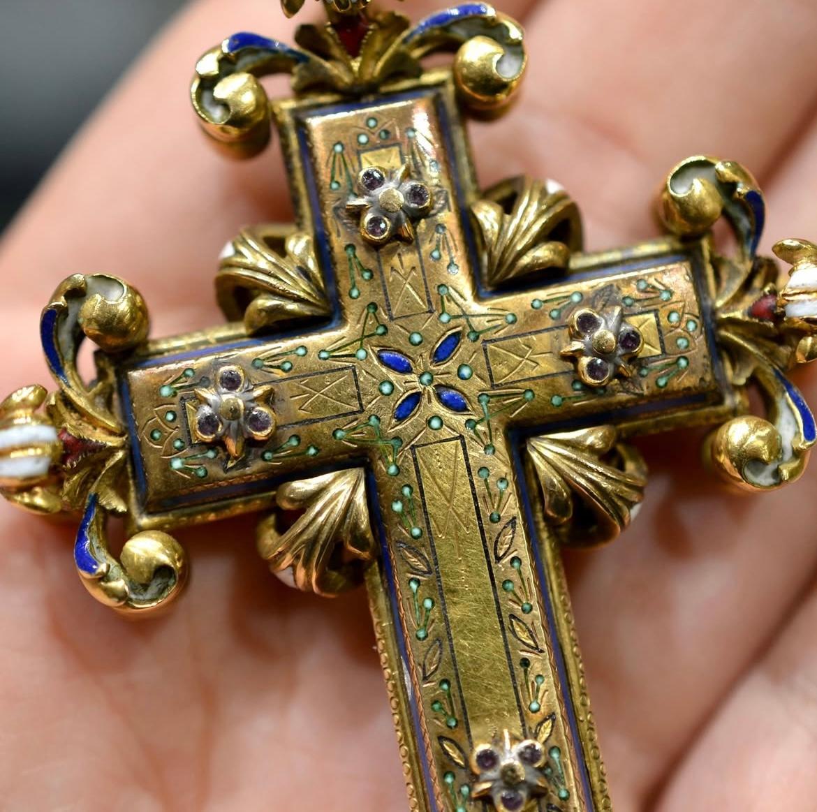 Ciondolo rinascimentale a forma di croce in oro con smalto e smeraldo Fine XVI secolo in vendita 4