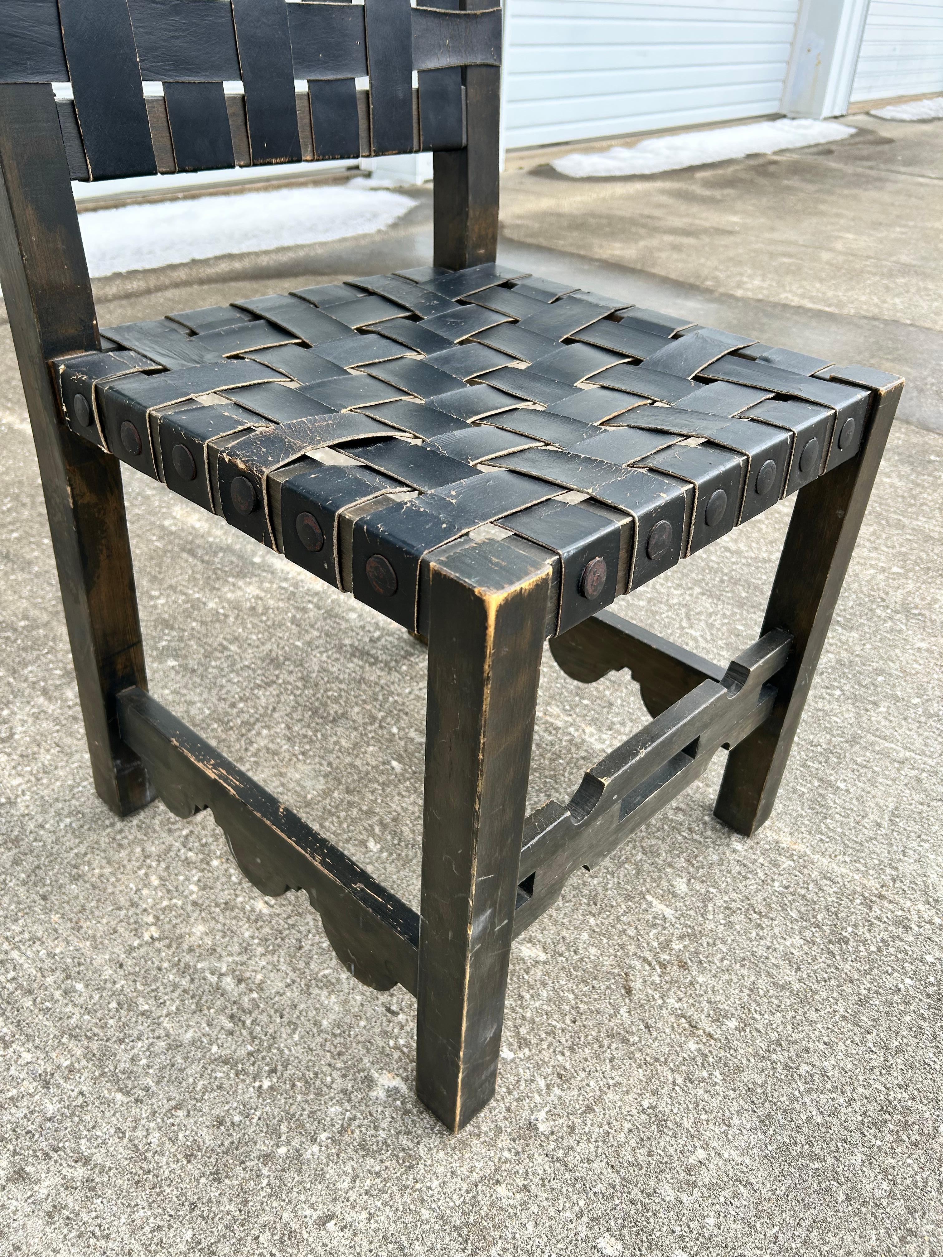XIXe siècle Chaise à haut dossier anglaise de style Renaissance avec sangles en cuir en vente