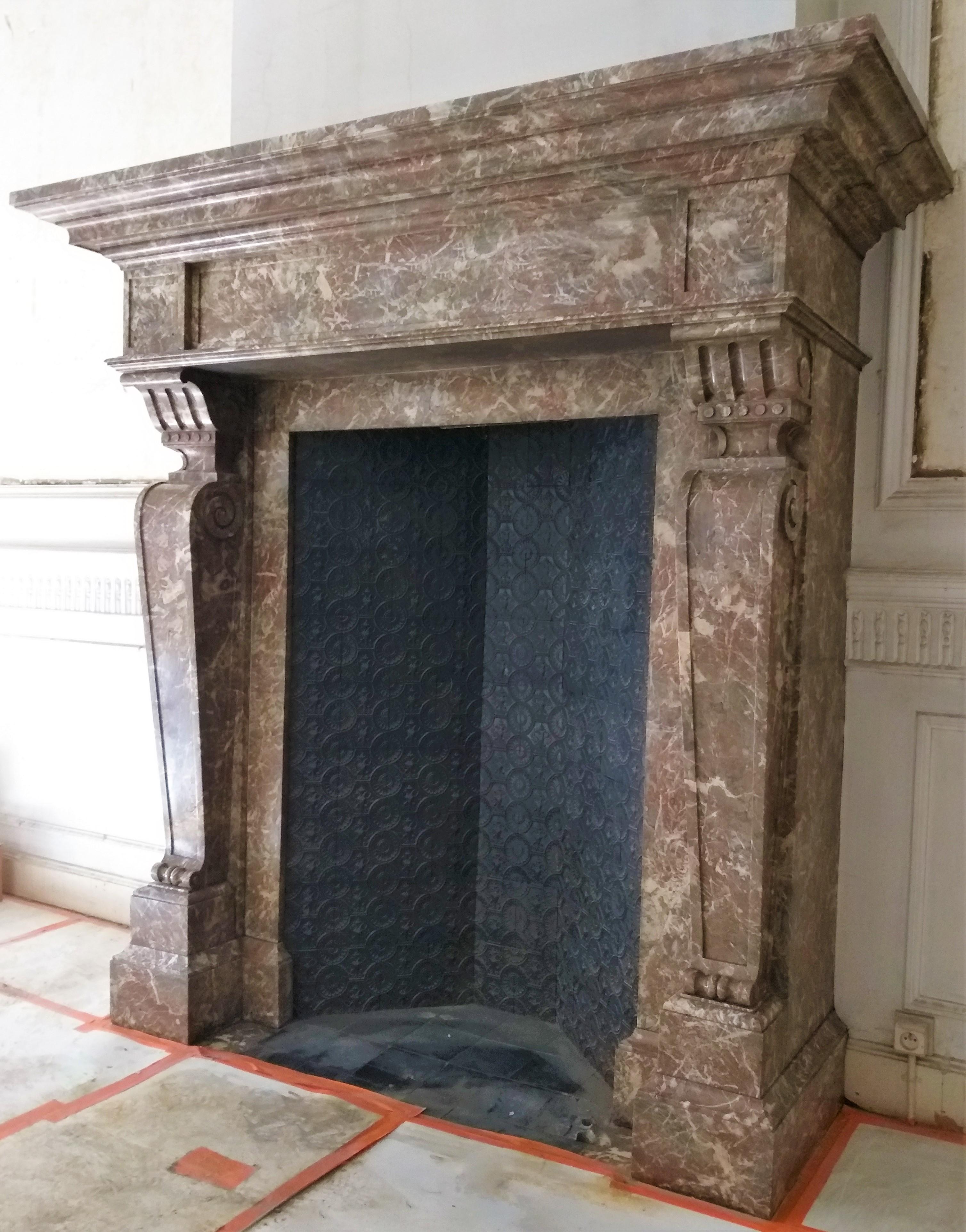 Renaissance Fireplace, Large and Imposing, Belgium, 1895 In Good Condition For Sale In Gembloux, BE