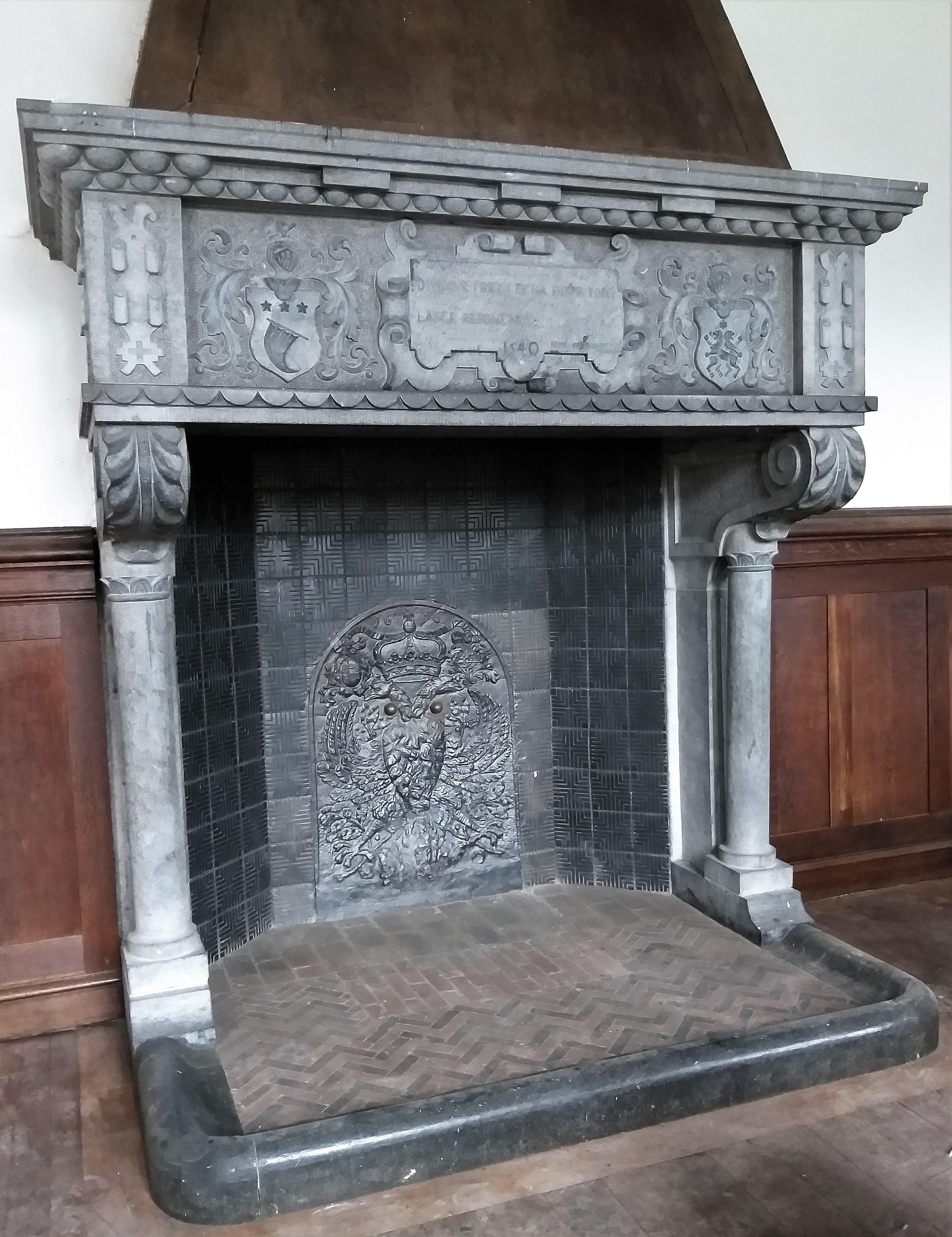 Renaissance Fireplace, Tall and Unique, Ca.1540 In Good Condition For Sale In Gembloux, BE