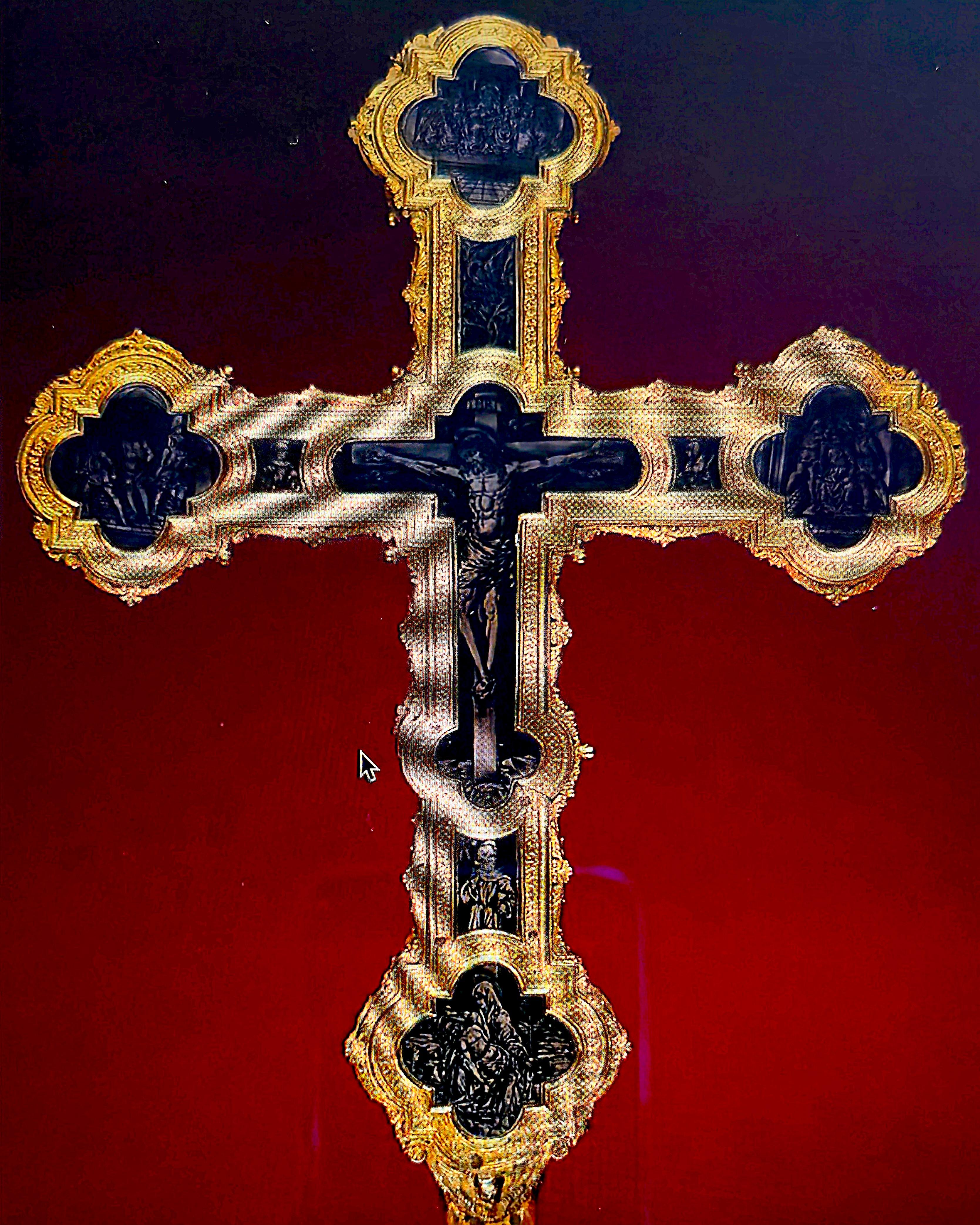 Renaissance FleurDeLis Niello HighRelief GiltEngraved Heraldry Reliquary Jewelry For Sale 1