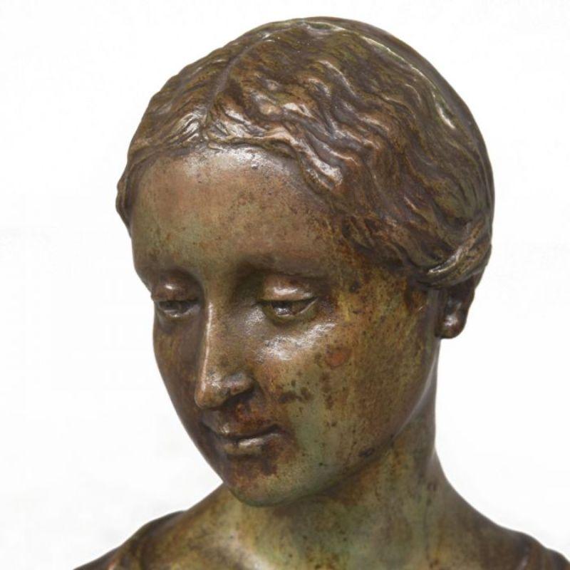 Bronze bust of a young girl from the Renaissance, late 19th century, illegible signature, altered patina, 30 cm high, 25 cm wide and 12 cm deep.

Additional information:
Material: bronze.