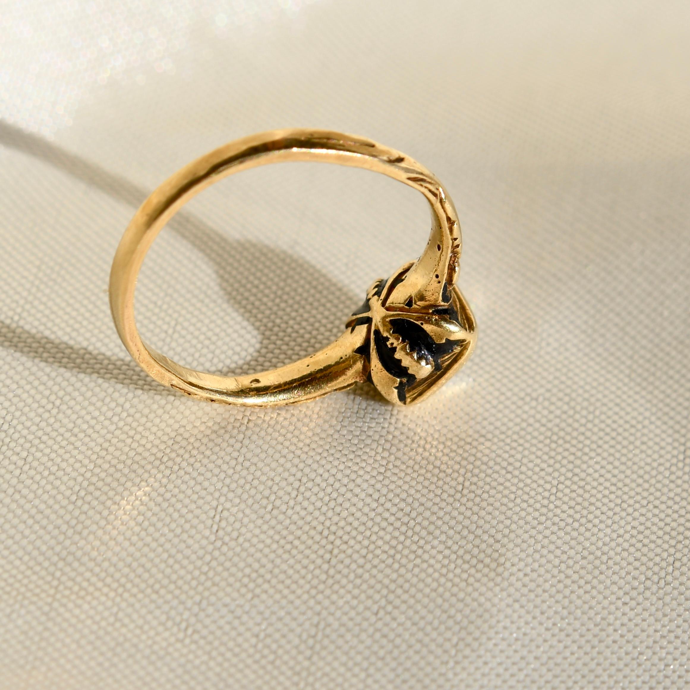Renaissance gold and diamond ring with enamel, 16th century  For Sale 1