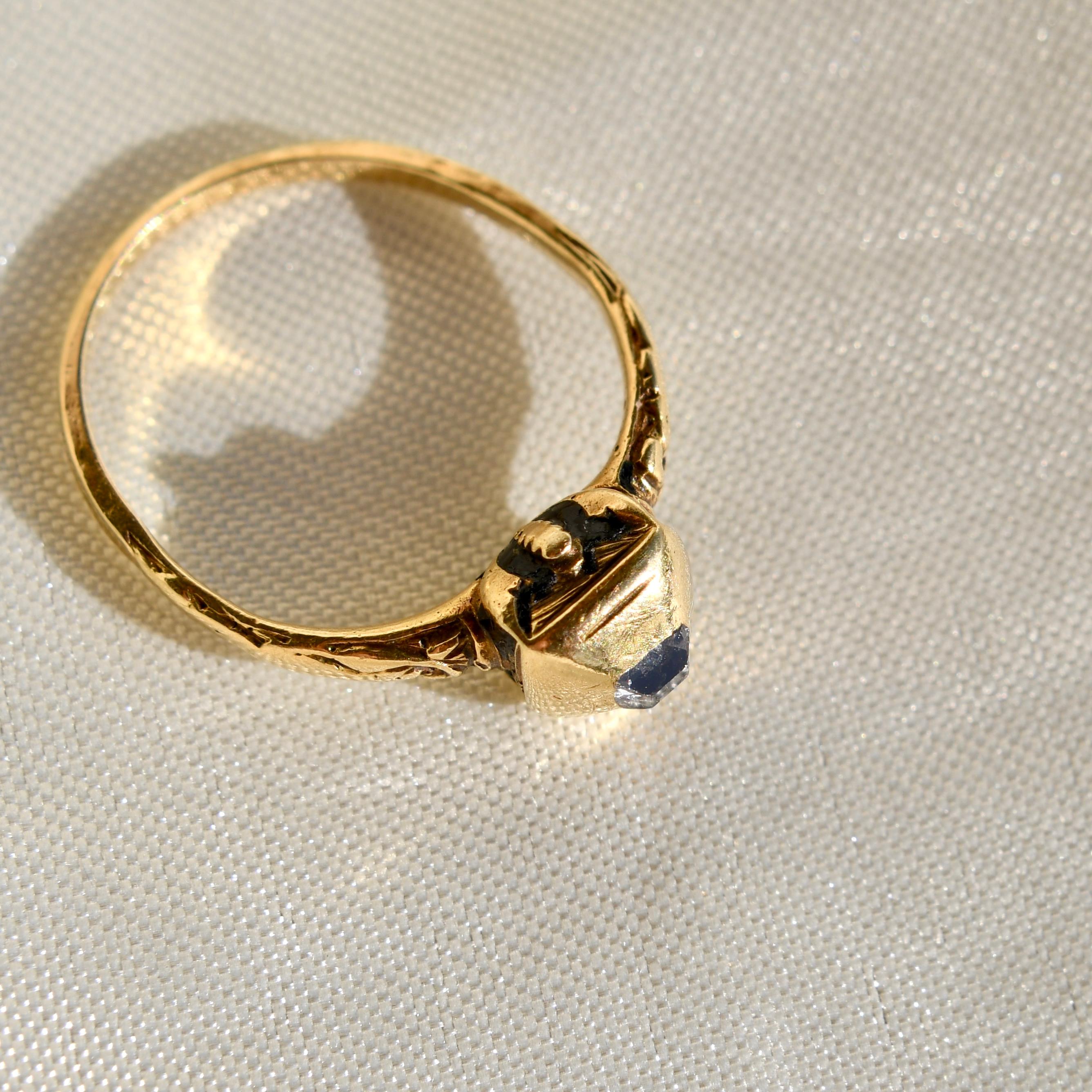 Renaissance gold and diamond ring with enamel, 16th century  For Sale 3