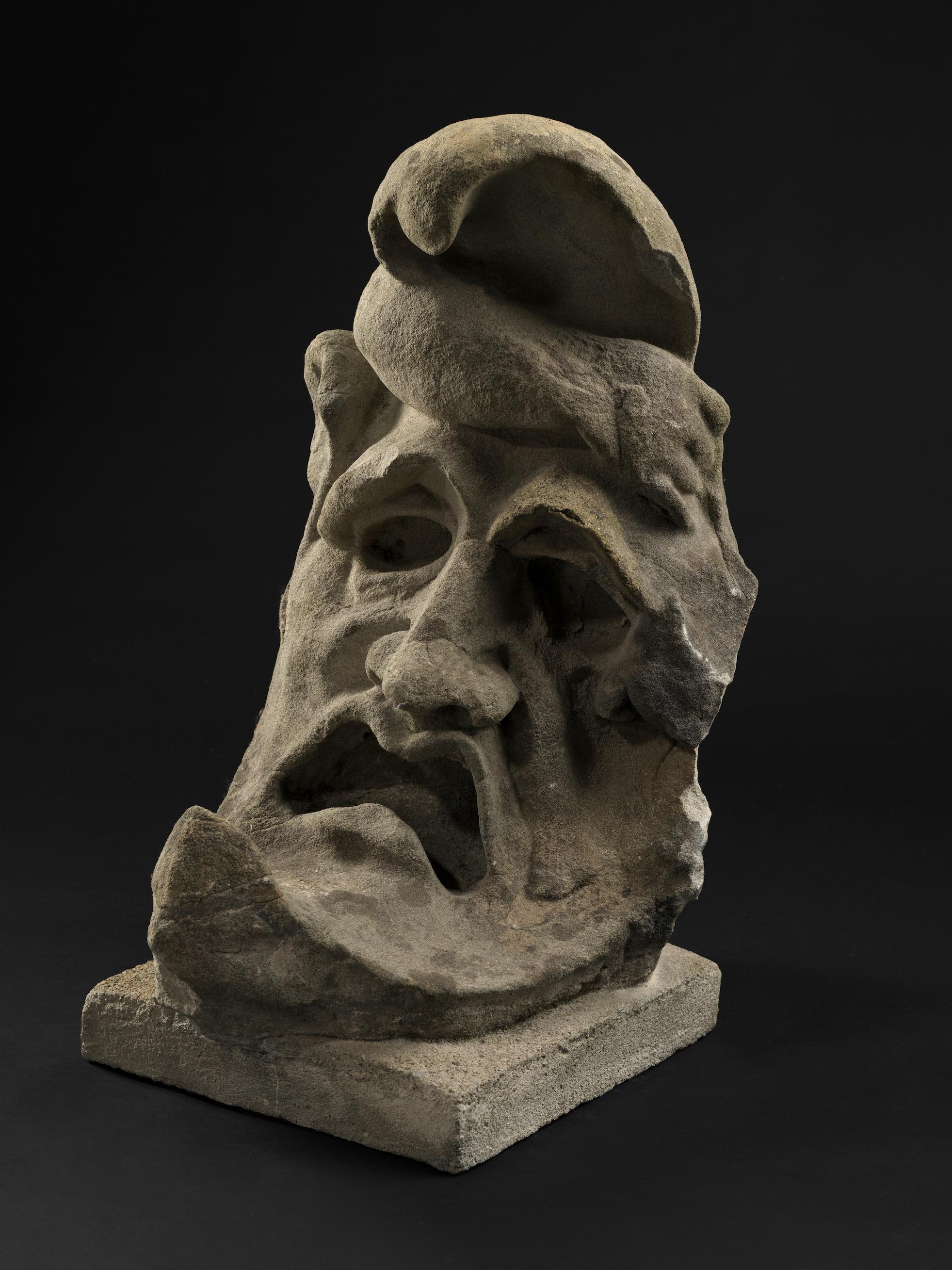 Renaissance groteske Form eines Halbmondes in Form eines Halbmondes – Frankreich, 17. Jahrhundert (Geschnitzt) im Angebot