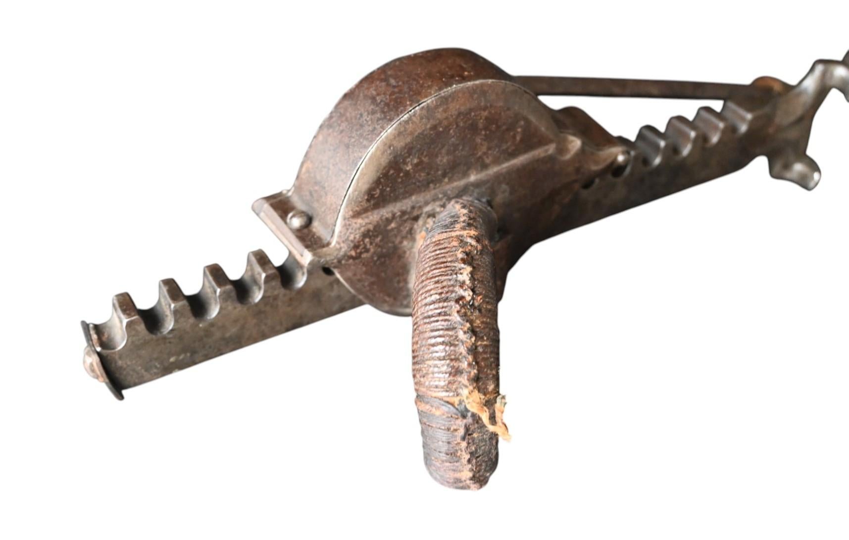 Renaissance Hunting Cranequin, Dated 1589 — With Maker’s Mark in Shield For Sale 2