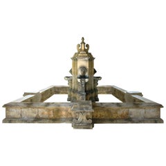 Renaissance Italian Monumental Fountain in Pure Limestone Antique finsih, Italy