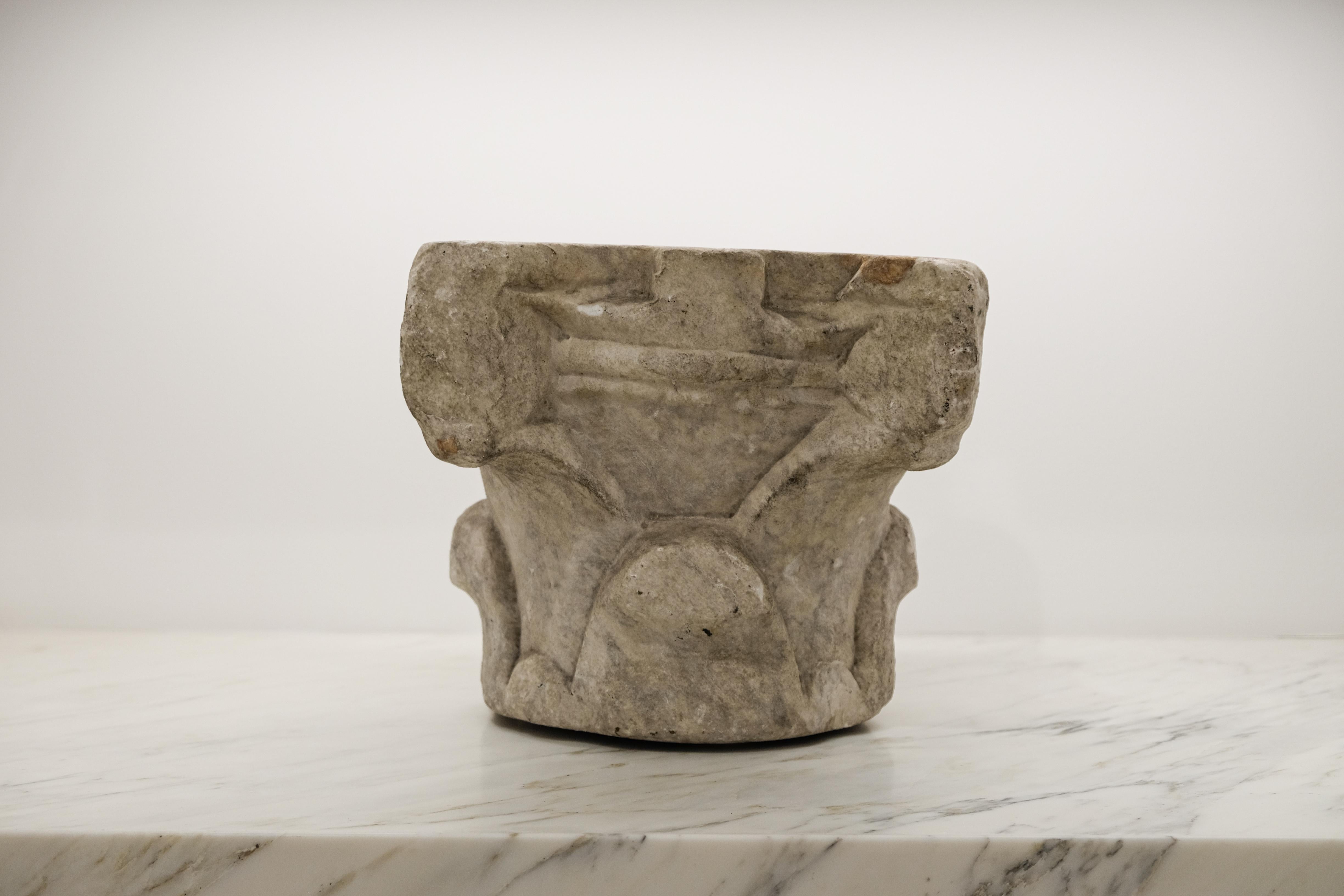 A small Renaissance marble capital. Made up of a square plateau with projecting corners, on a lappet decorated frieze. Italy, late 15th-early 16th century, Very beautiful patina. Perfect size for tabletop or display.