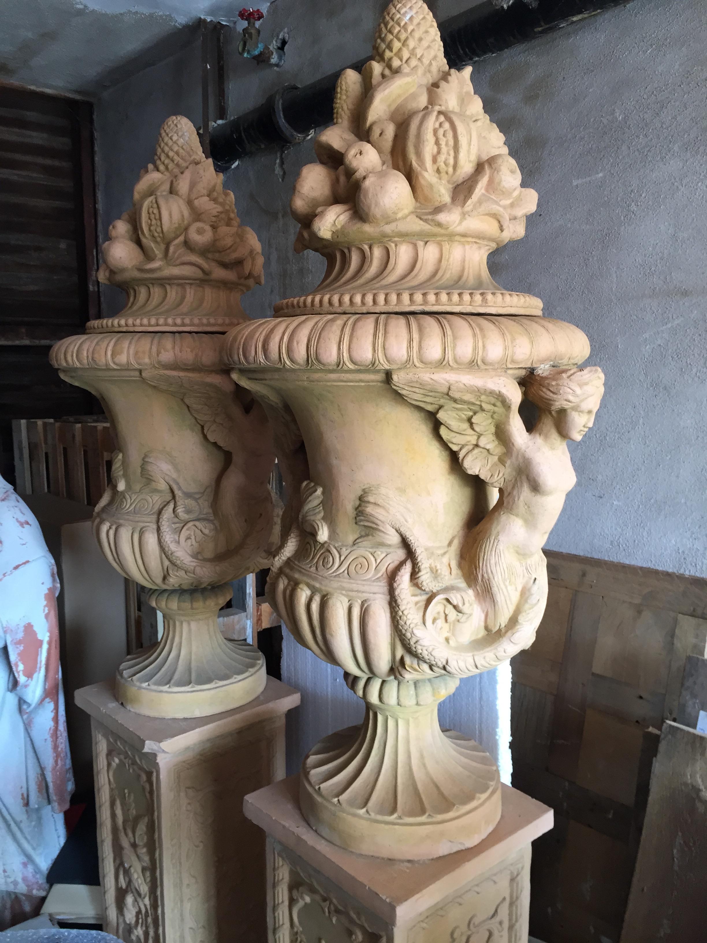 Urns Renaissance Mediterranean Style Terracotta Late 20th Century (Pair) In Good Condition For Sale In LOS ANGELES, CA