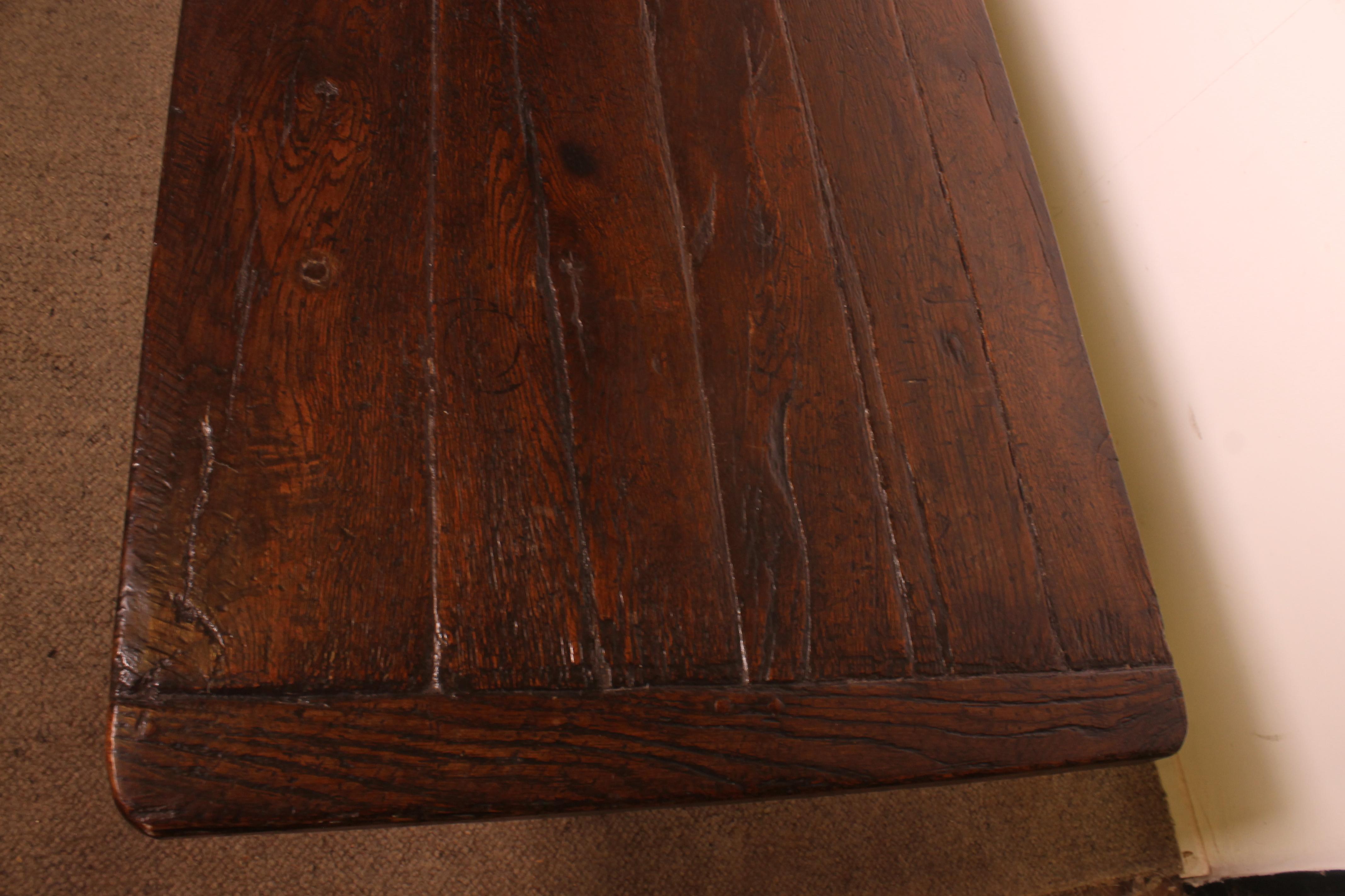Table de monastère Renaissance - 16e siècle en vente 8