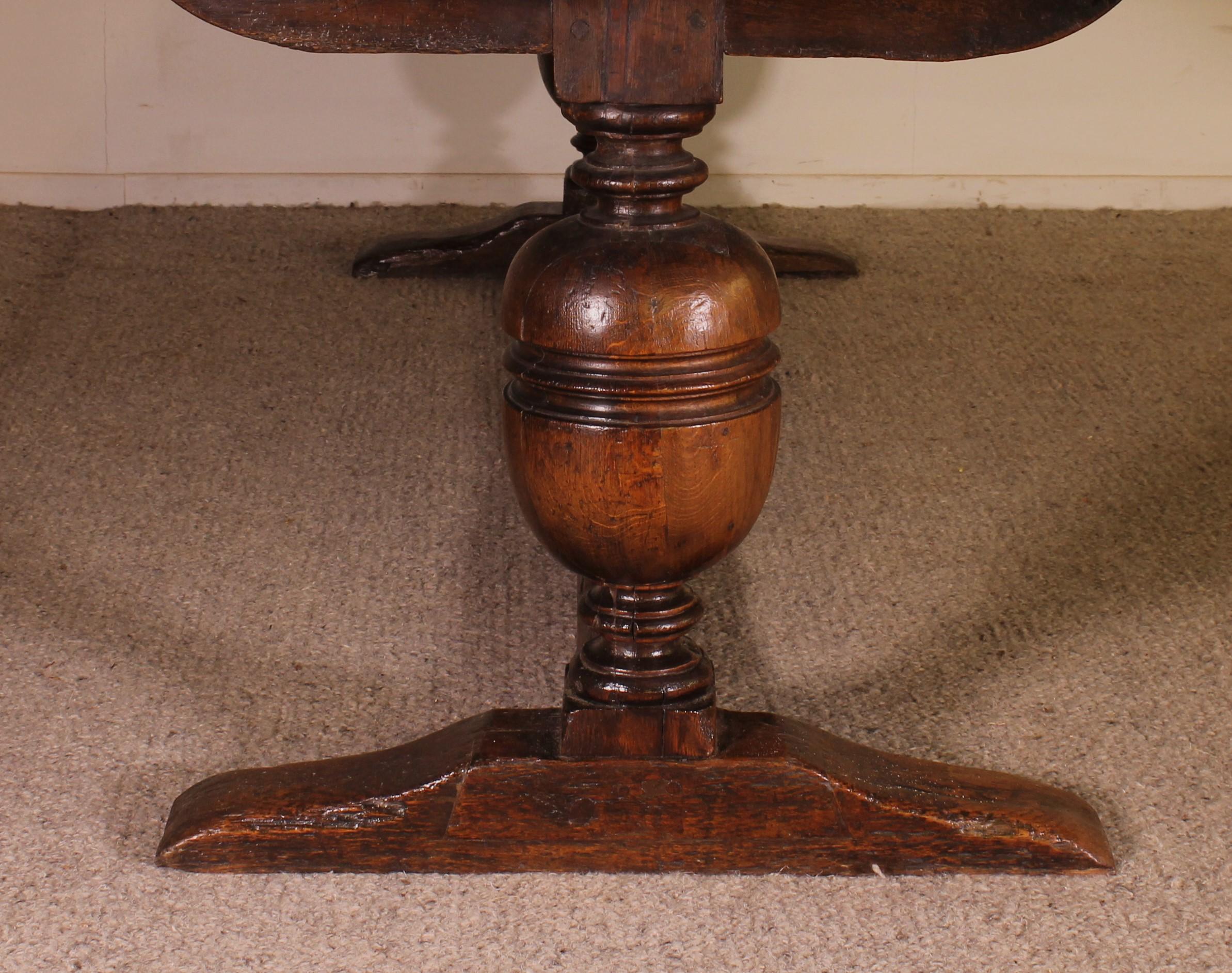 Table de monastère Renaissance - 16e siècle en vente 1