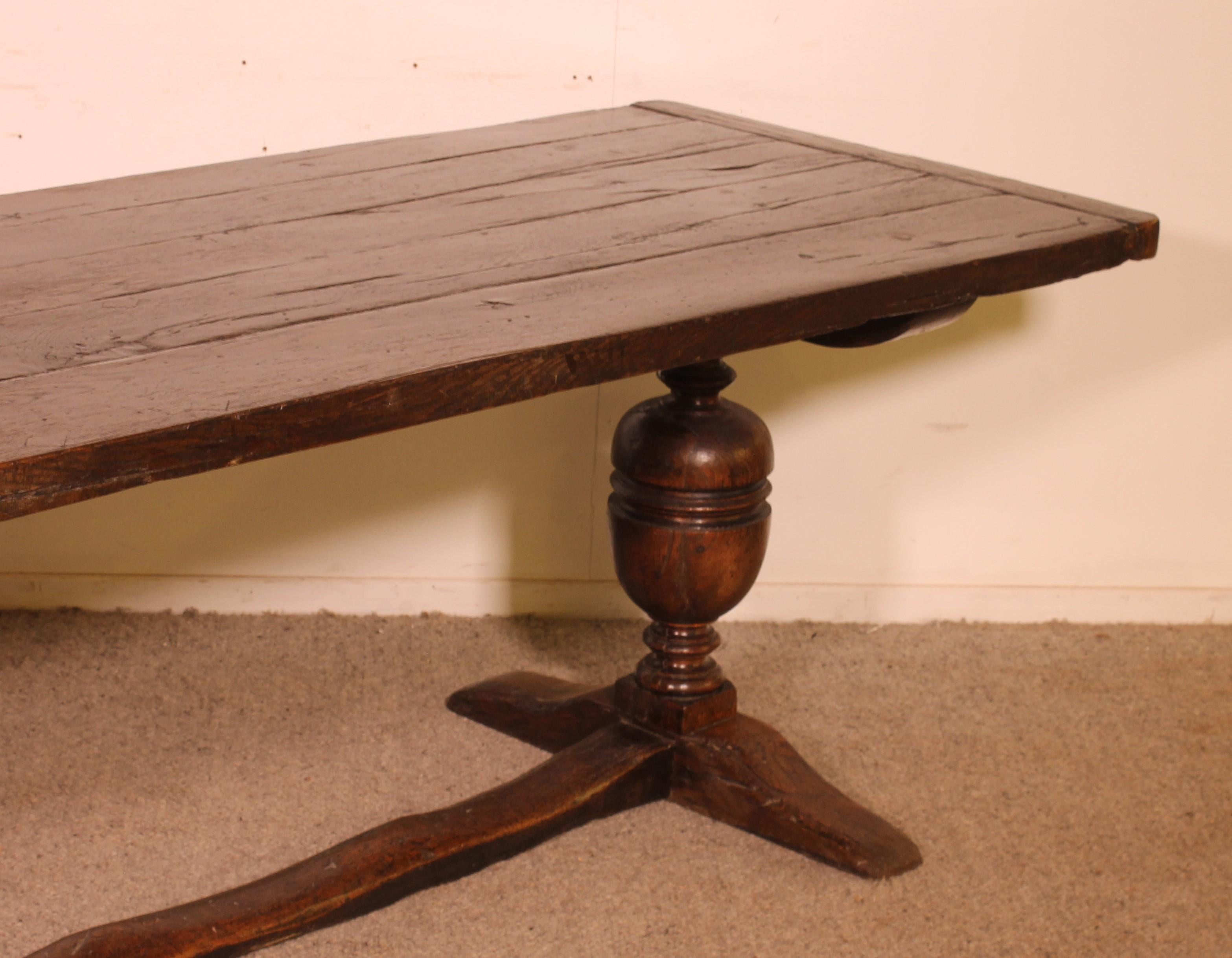 Table de monastère Renaissance - 16e siècle en vente 3
