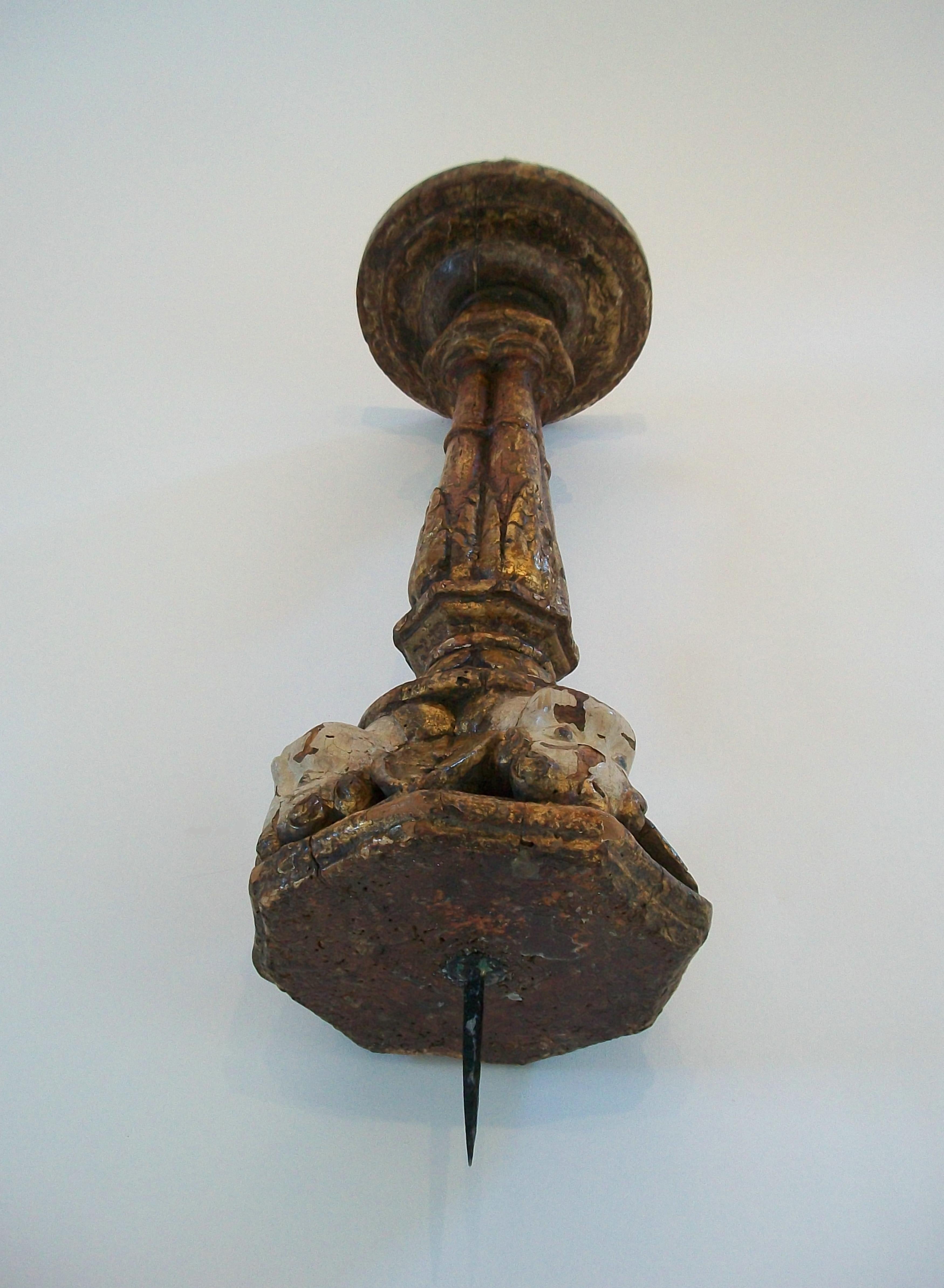 Renaissance Painted & Giltwood Pricket with Cherubs - France - Circa 1580 in vendita 3