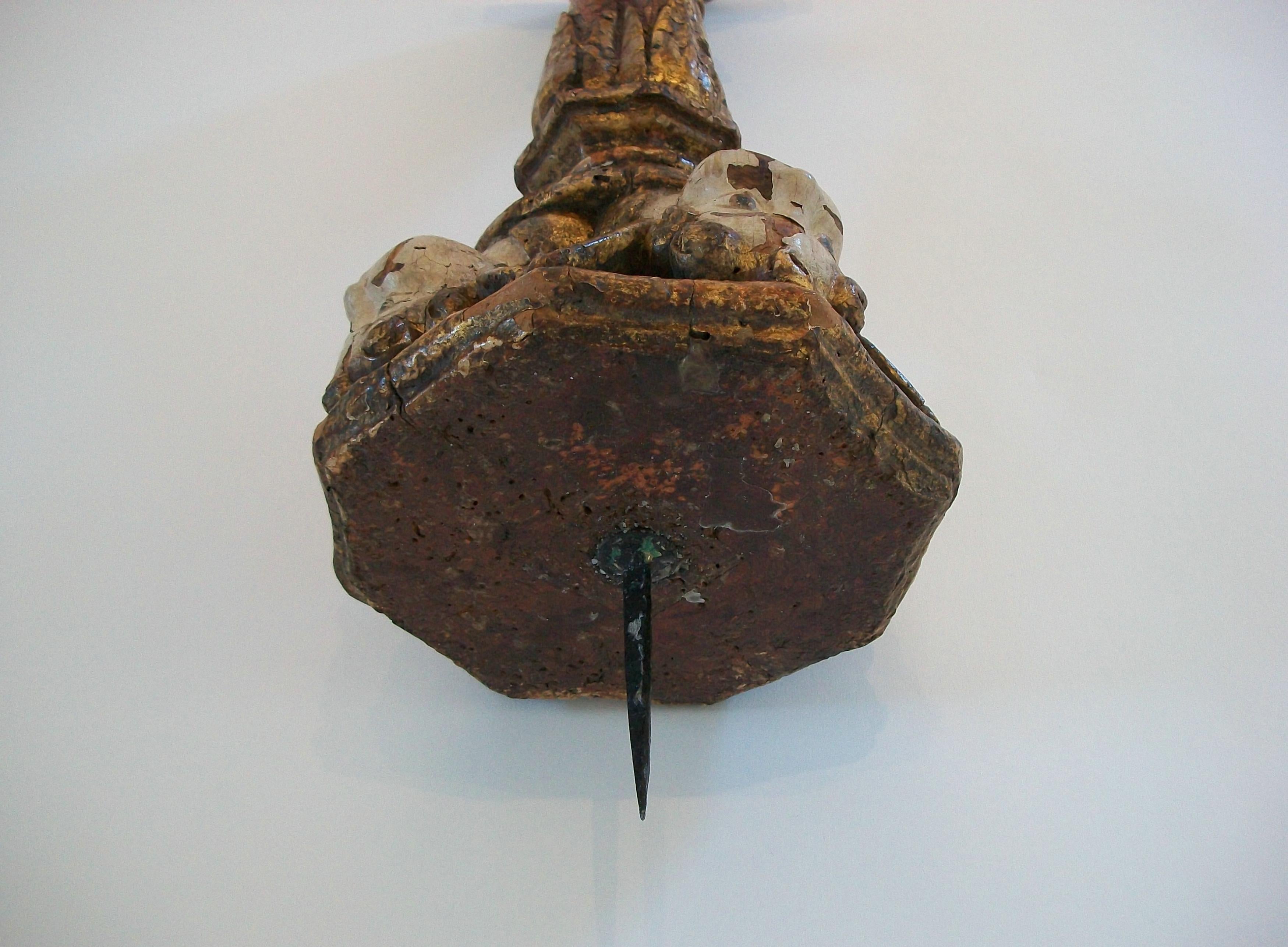 Renaissance Painted & Giltwood Pricket with Cherubs - France - Circa 1580 in vendita 5