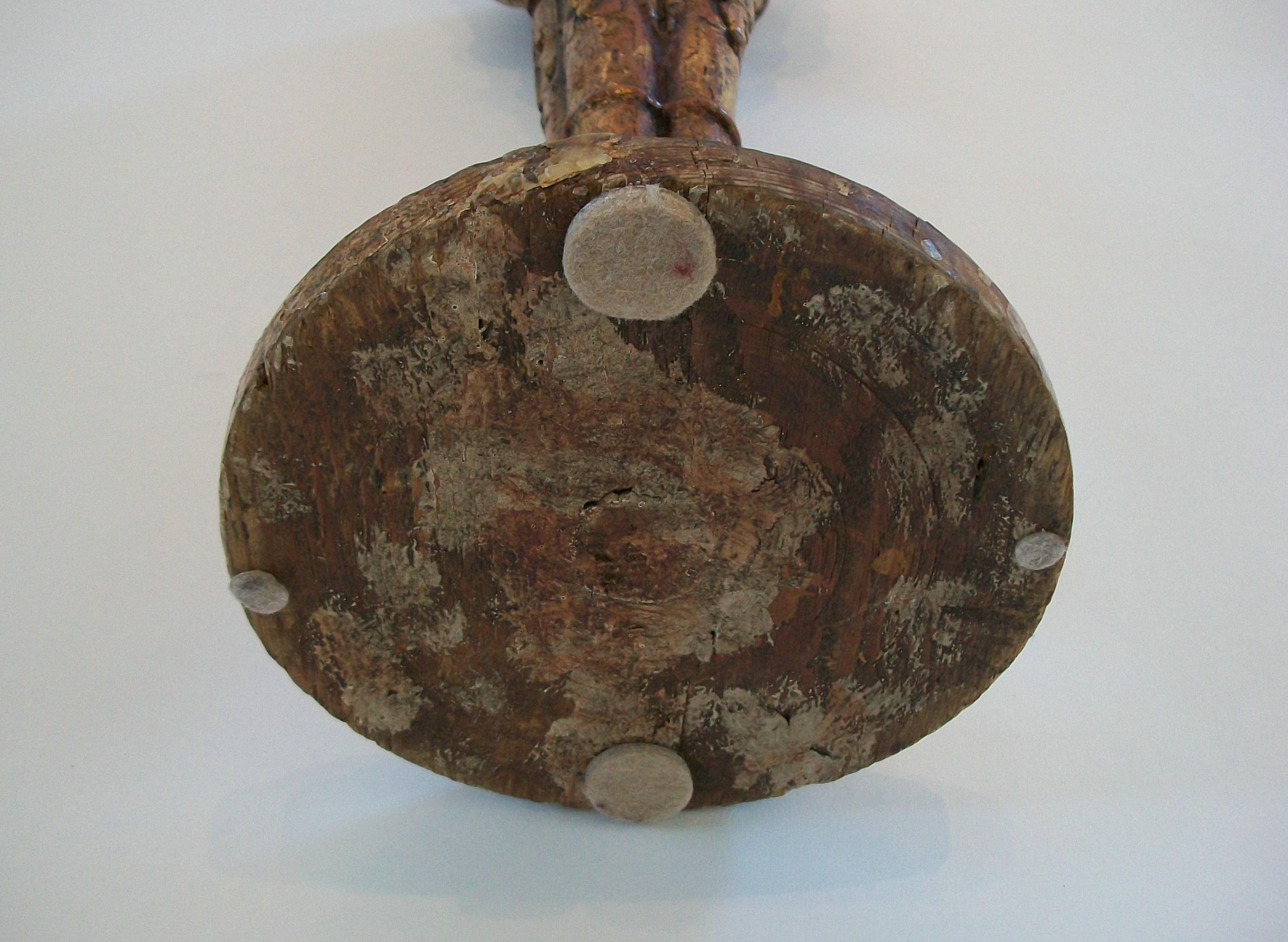 Renaissance Painted & Giltwood Pricket with Cherubs - France - Circa 1580 in vendita 8