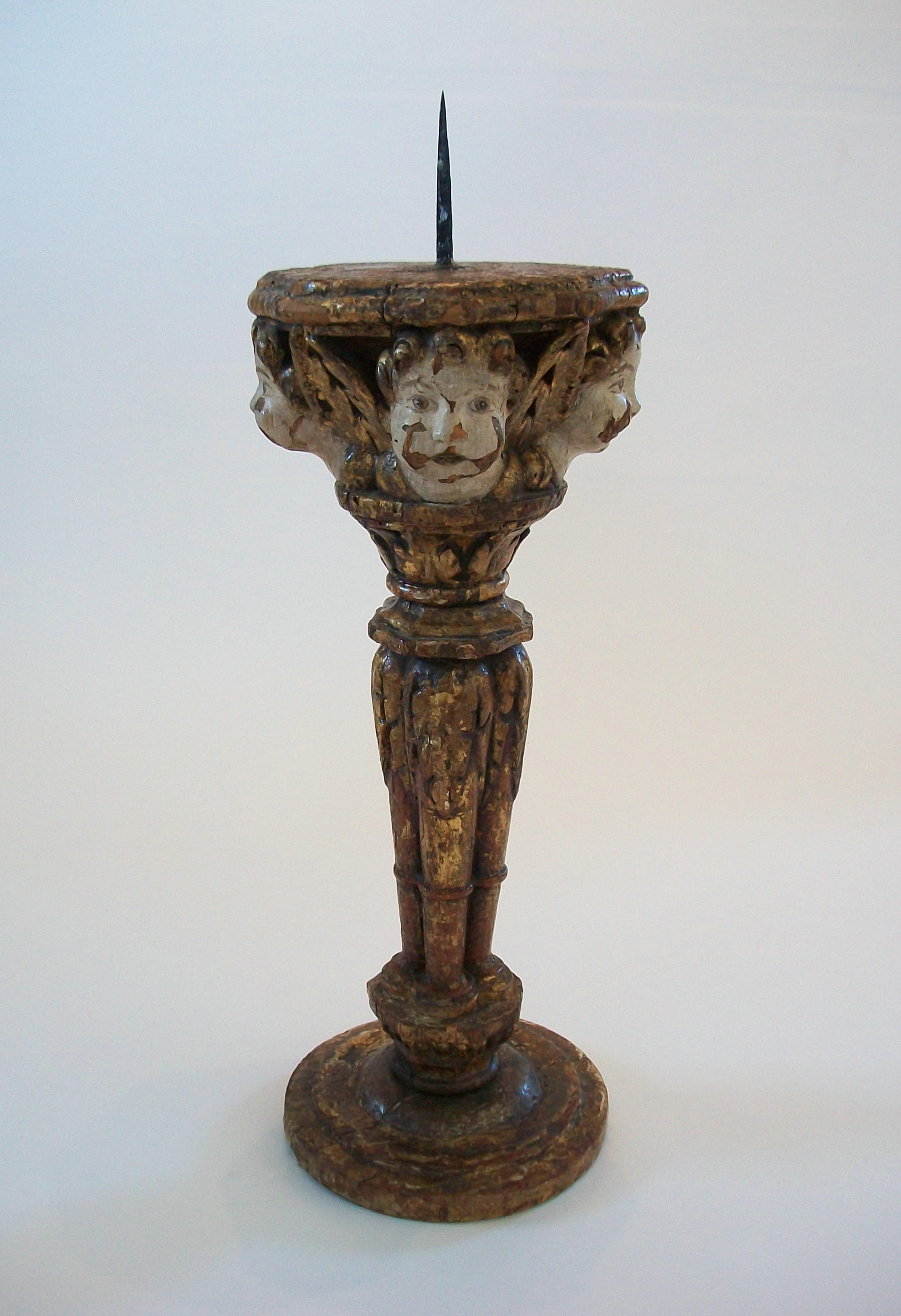 Rinascimento Renaissance Painted & Giltwood Pricket with Cherubs - France - Circa 1580 in vendita