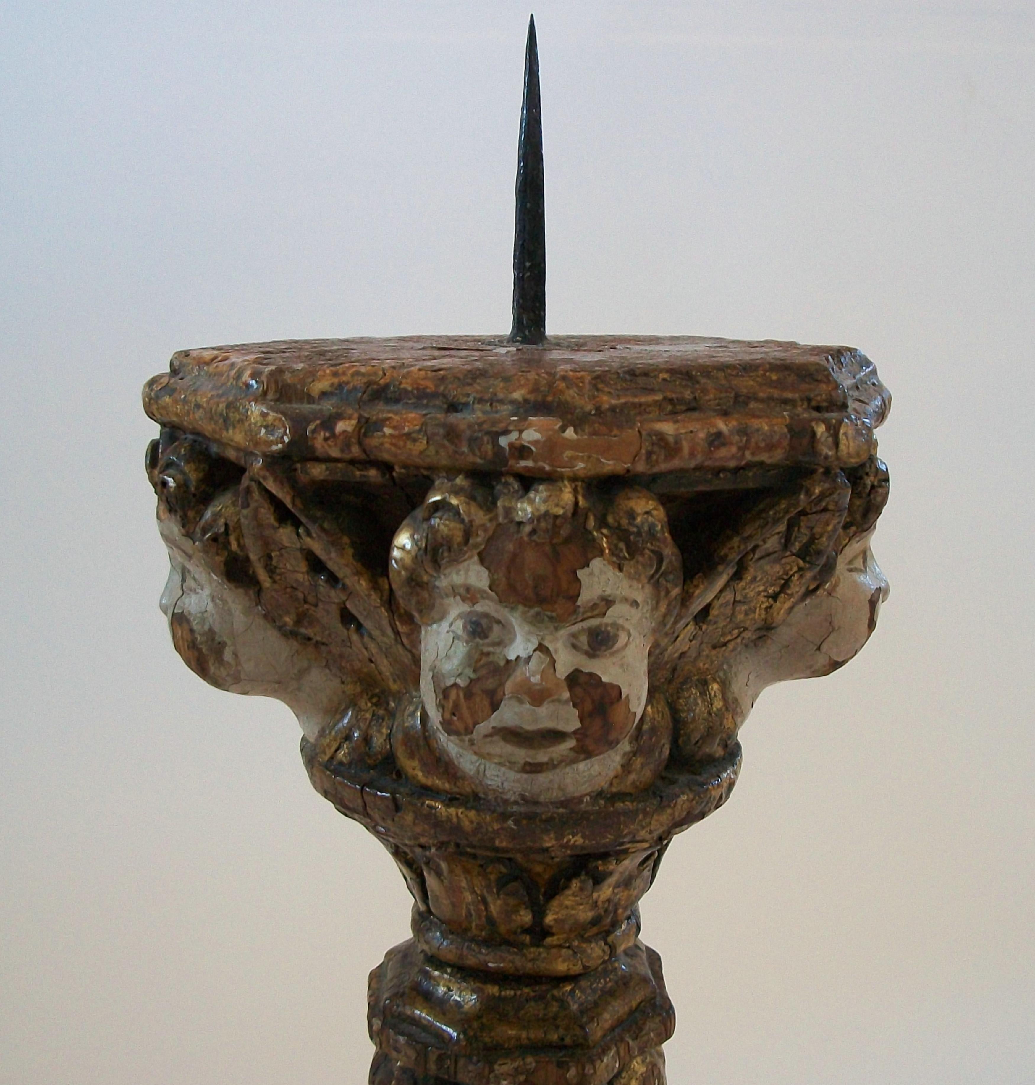 Renaissance Painted & Giltwood Pricket with Cherubs - France - Circa 1580 In condizioni buone in vendita a Chatham, ON