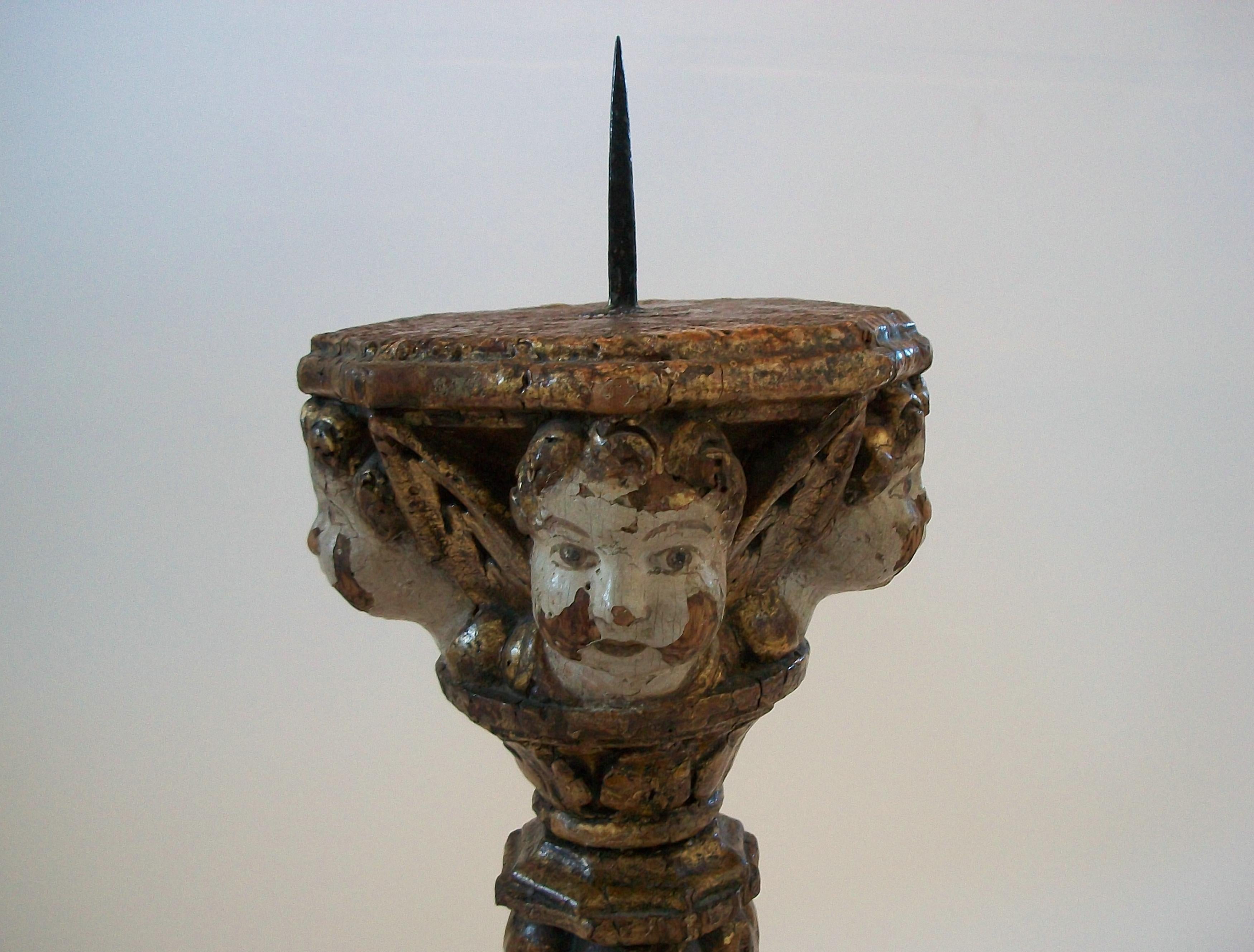 Fino al XVIII secolo Renaissance Painted & Giltwood Pricket with Cherubs - France - Circa 1580 in vendita