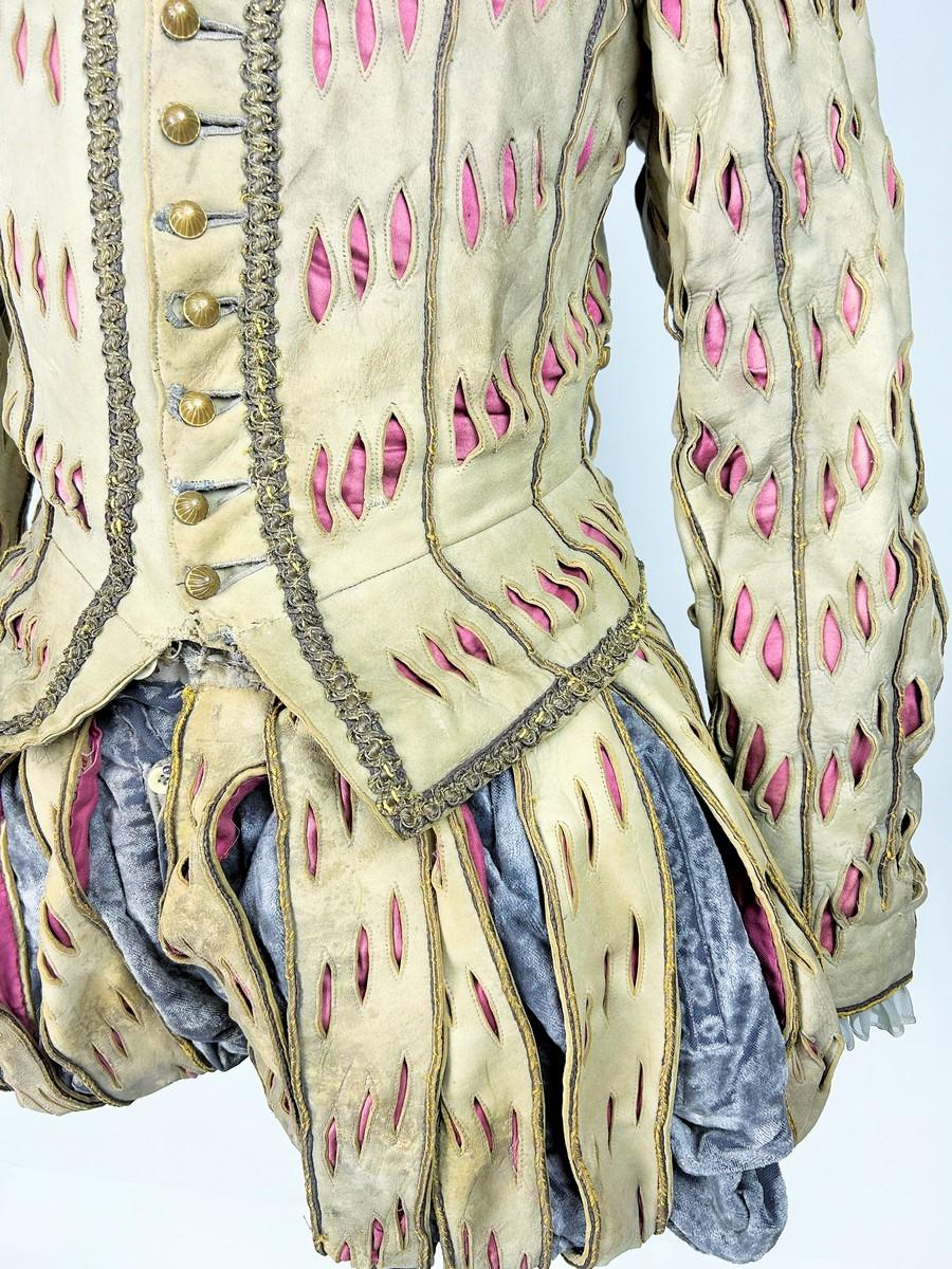 Renaissance period Doublet and breeches from the Comédie Française- C.1940 In Fair Condition In Toulon, FR