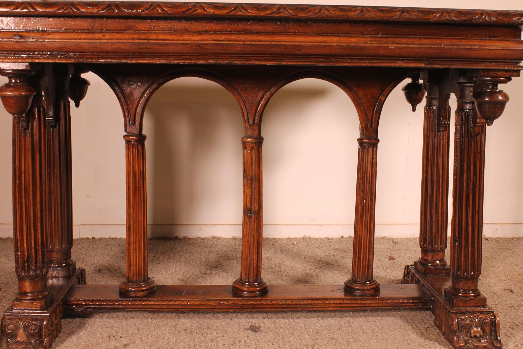 Renaissance Period Walnut Table - 16th Century For Sale 6