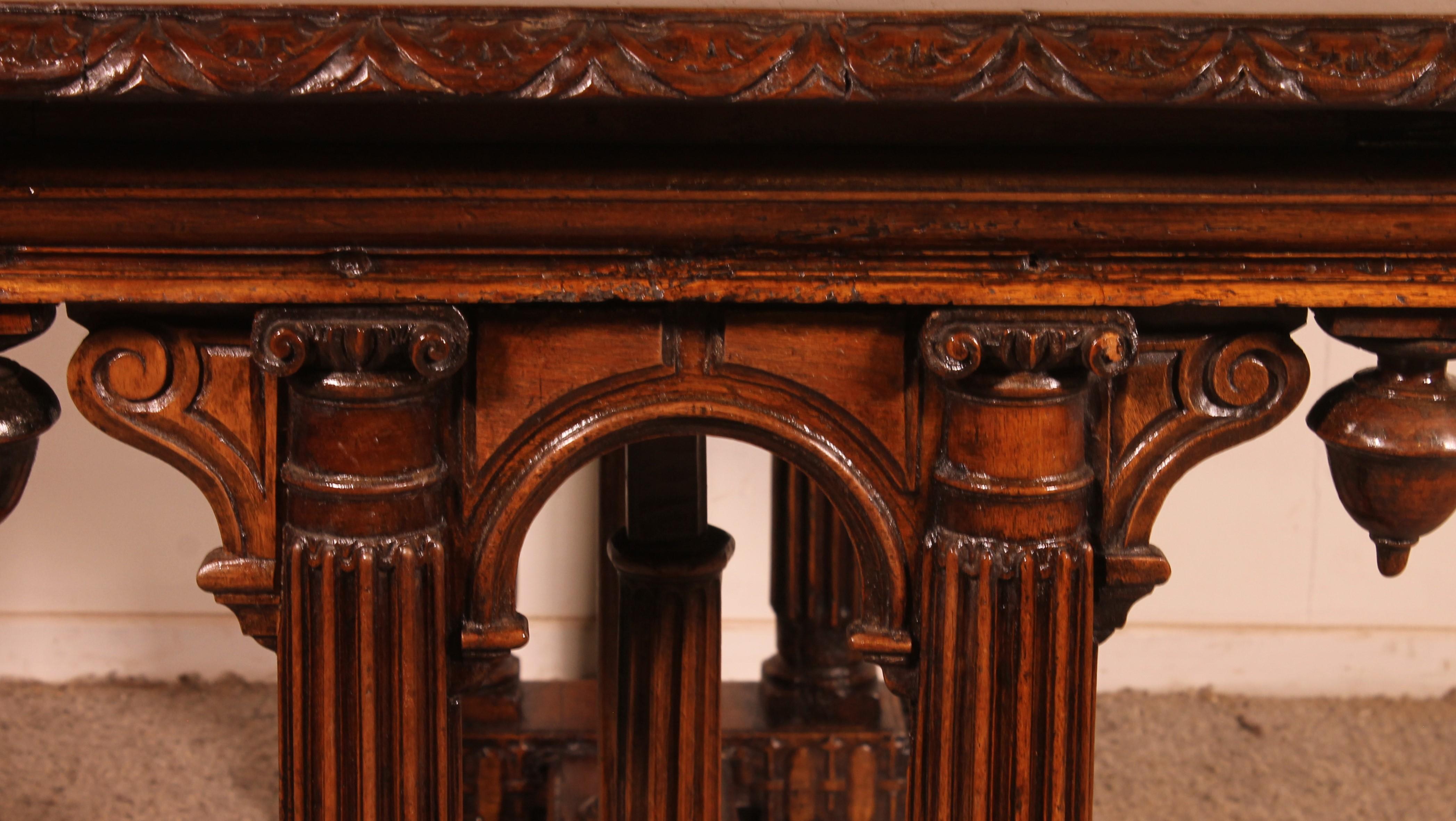 Renaissance Period Walnut Table - 16th Century For Sale 2
