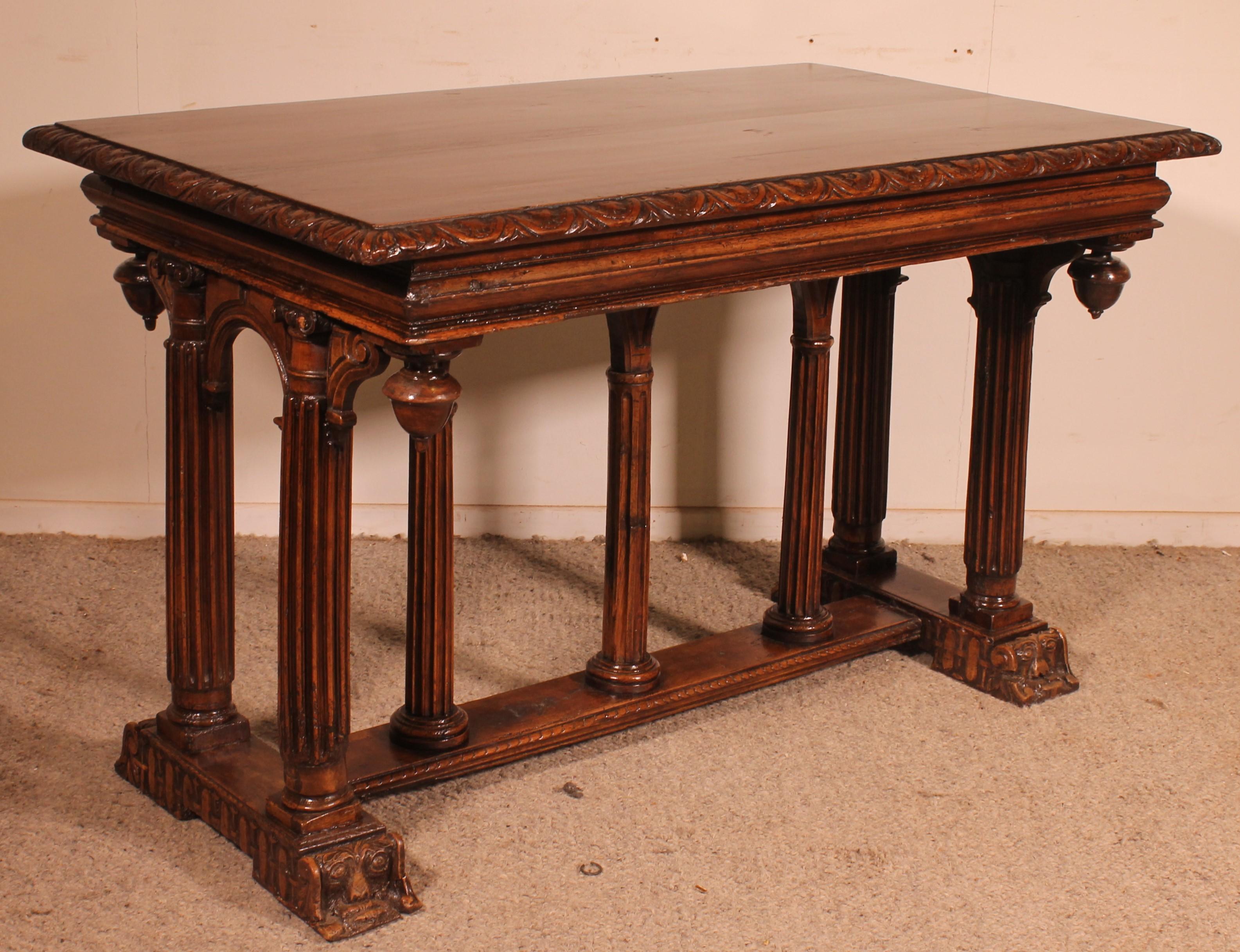 Renaissance Period Walnut Table - 16th Century For Sale 3