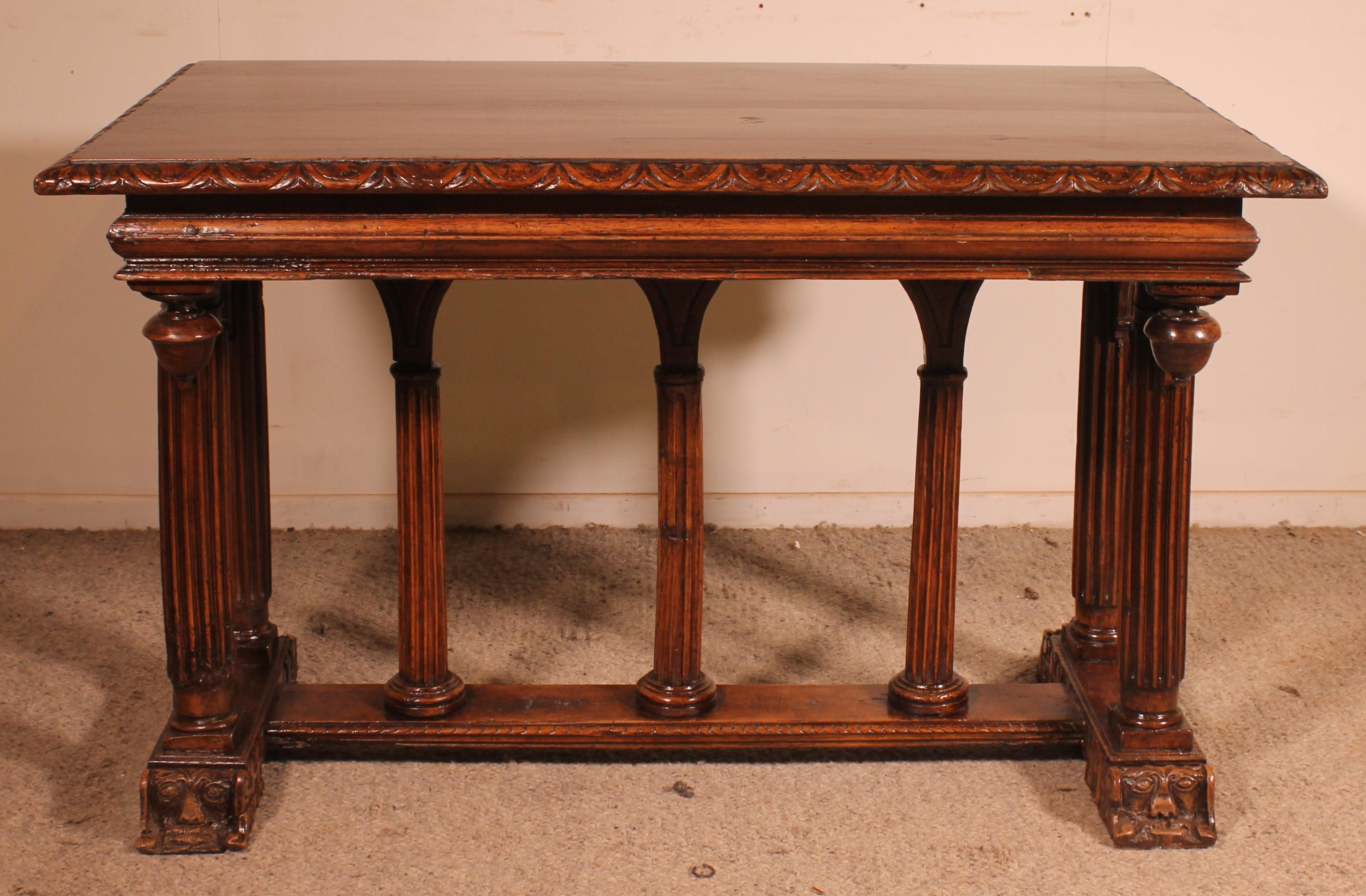 Renaissance Period Walnut Table - 16th Century For Sale 4