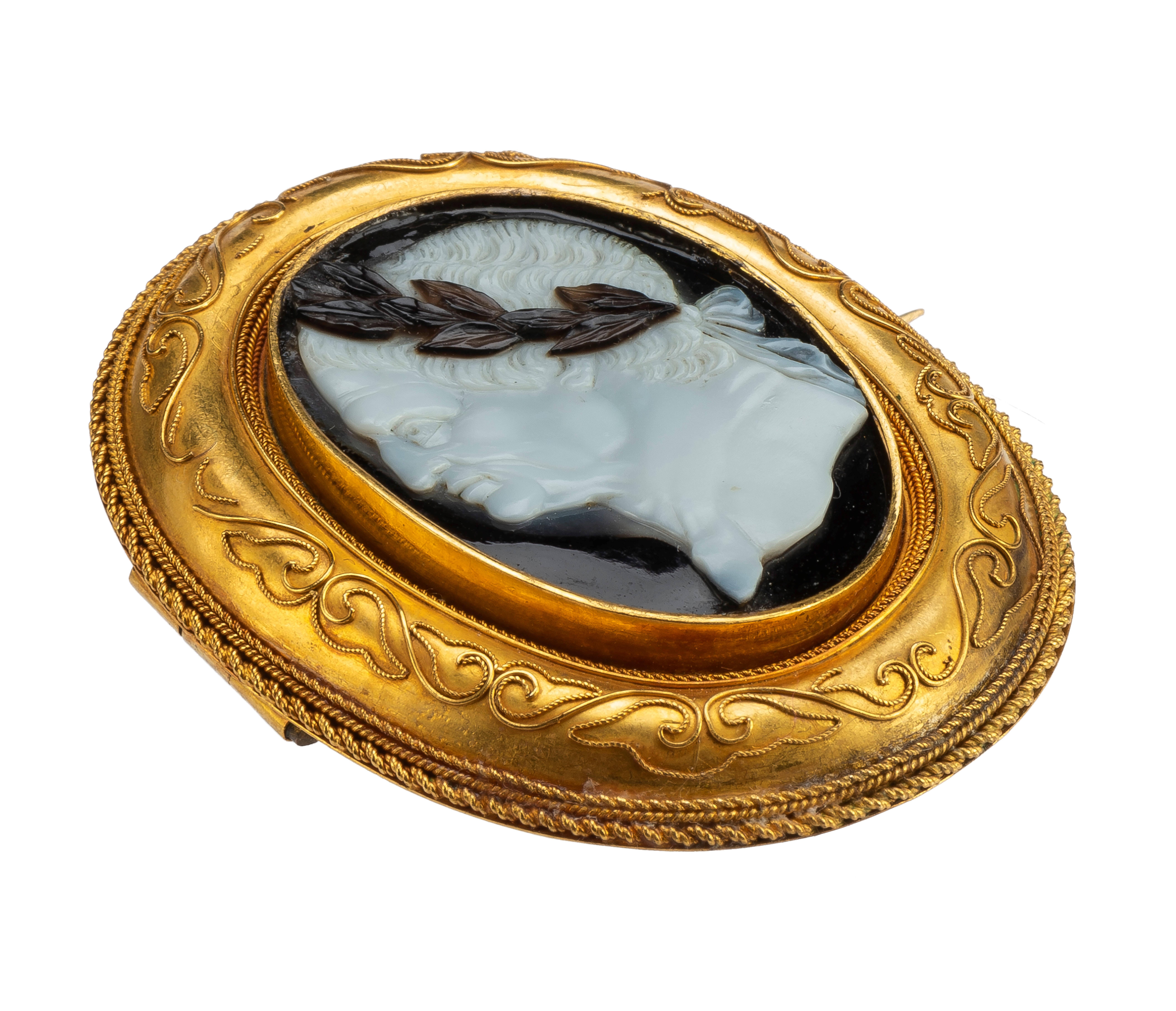 Uncut Renaissance Portrait Cameo of Emperor Vespasian in a Gold Brooch For Sale