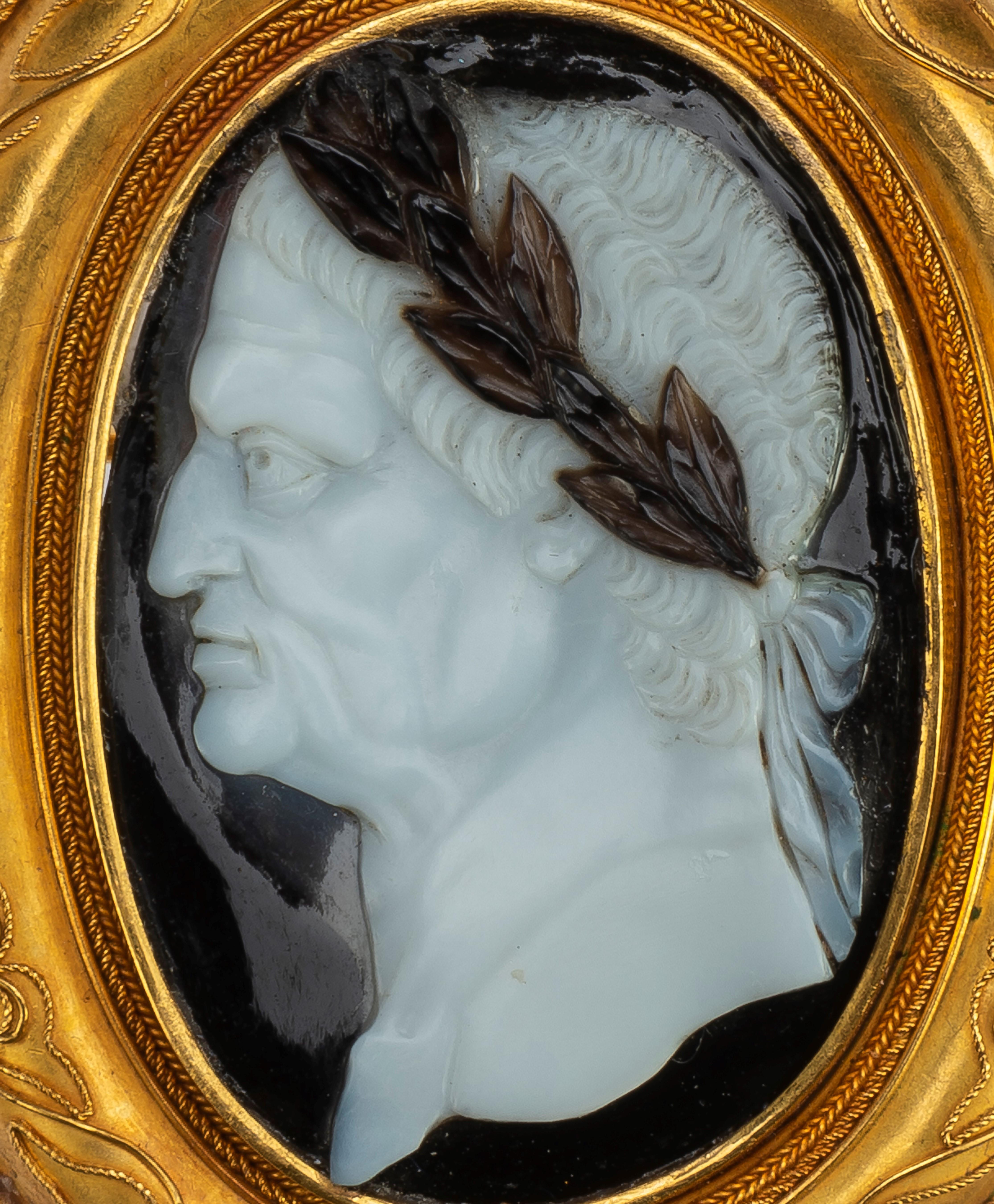 Women's or Men's Renaissance Portrait Cameo of Emperor Vespasian in a Gold Brooch For Sale