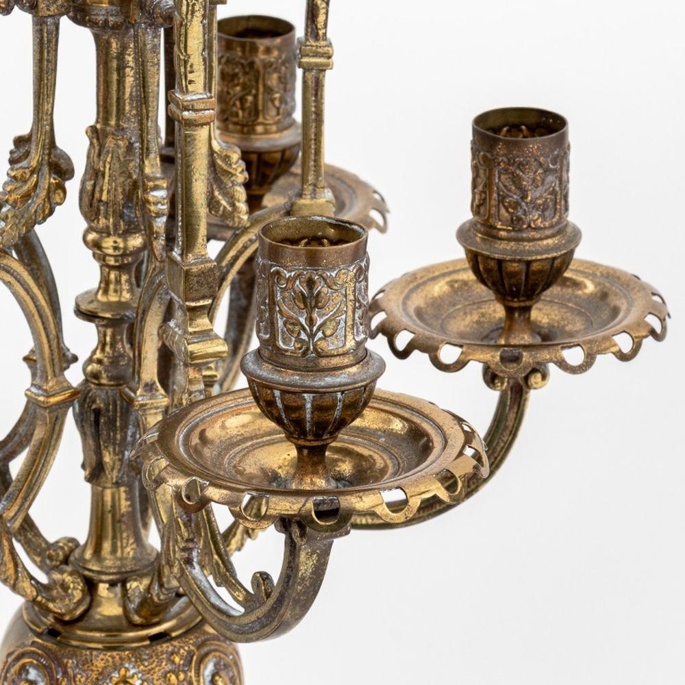 Pareja de candelabros renacentistas de seis brazos de bronce dorado, S. XIX. Alto 27,75