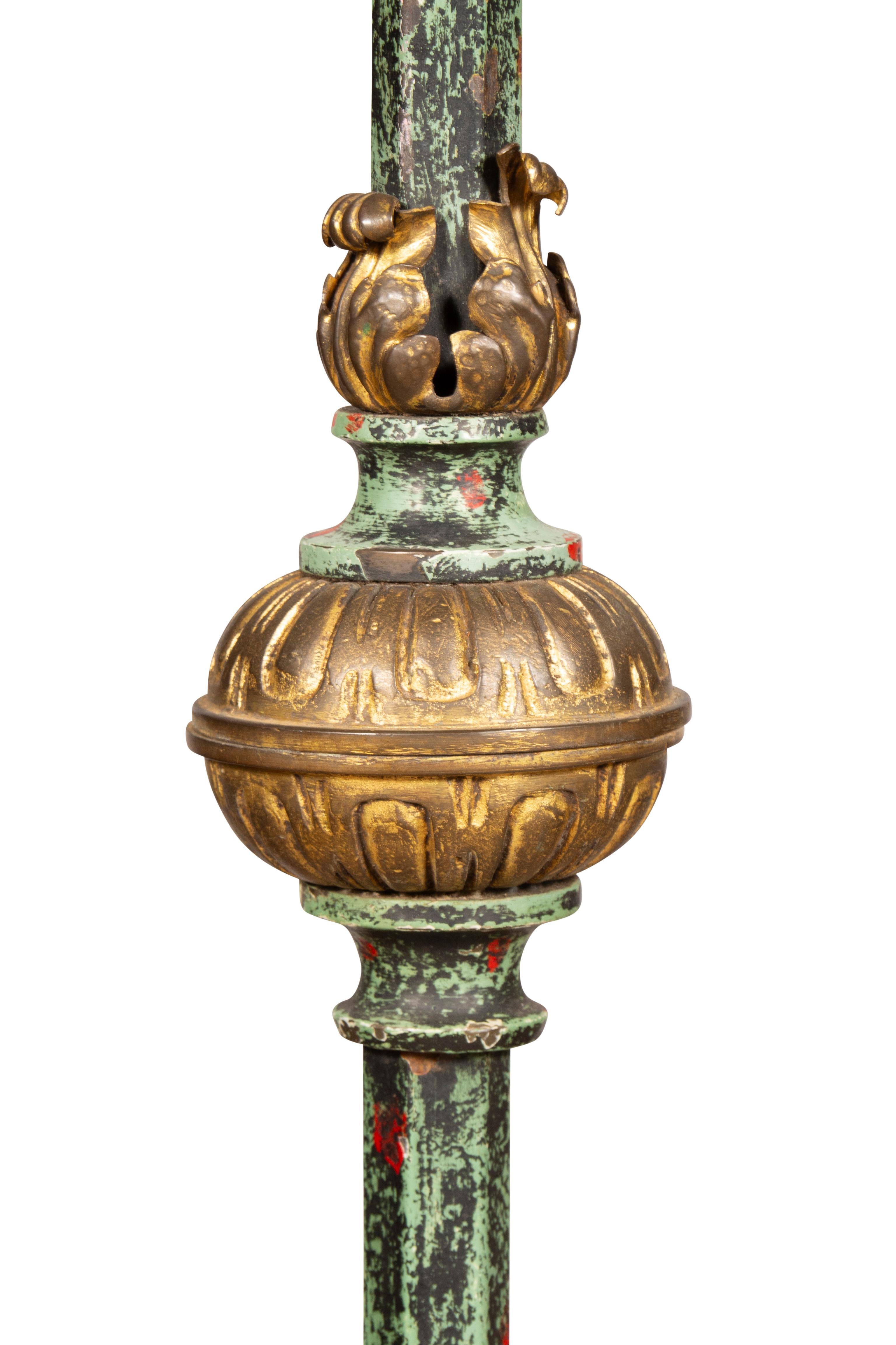 Renaissance Revival Stehlampe aus Messing und Eisen im Angebot 4