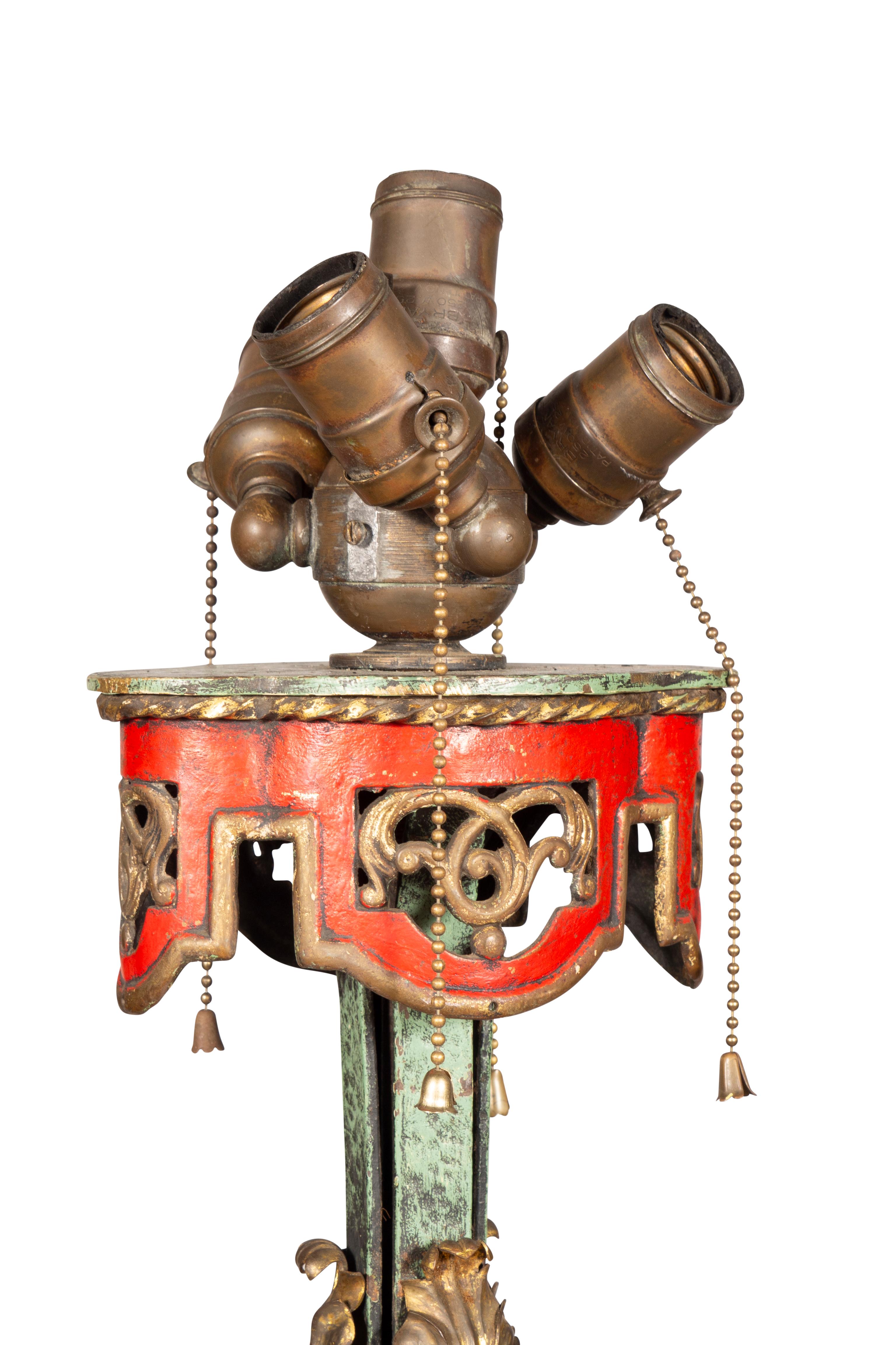 Renaissance Revival Stehlampe aus Messing und Eisen im Zustand „Gut“ im Angebot in Essex, MA