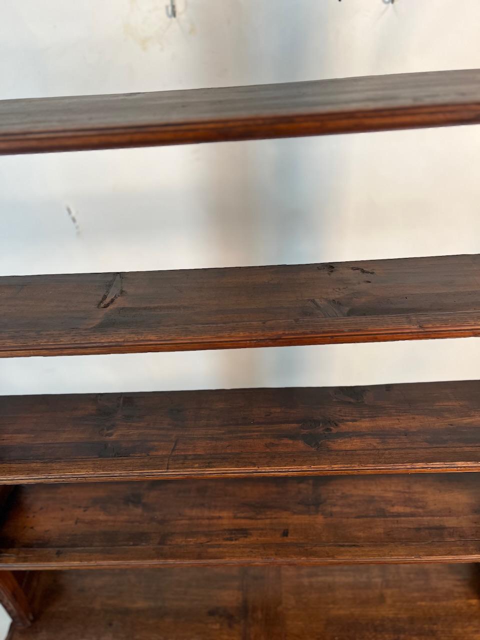 Cassettone aperto in Oak intagliato in stile rinascimentale in vendita 8