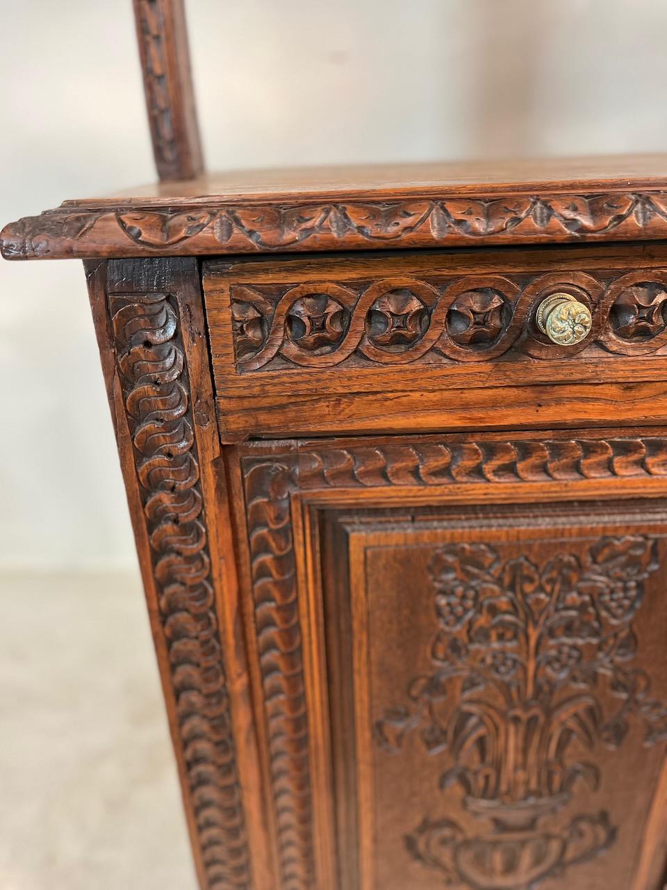 Cassettone aperto in Oak intagliato in stile rinascimentale in vendita 11