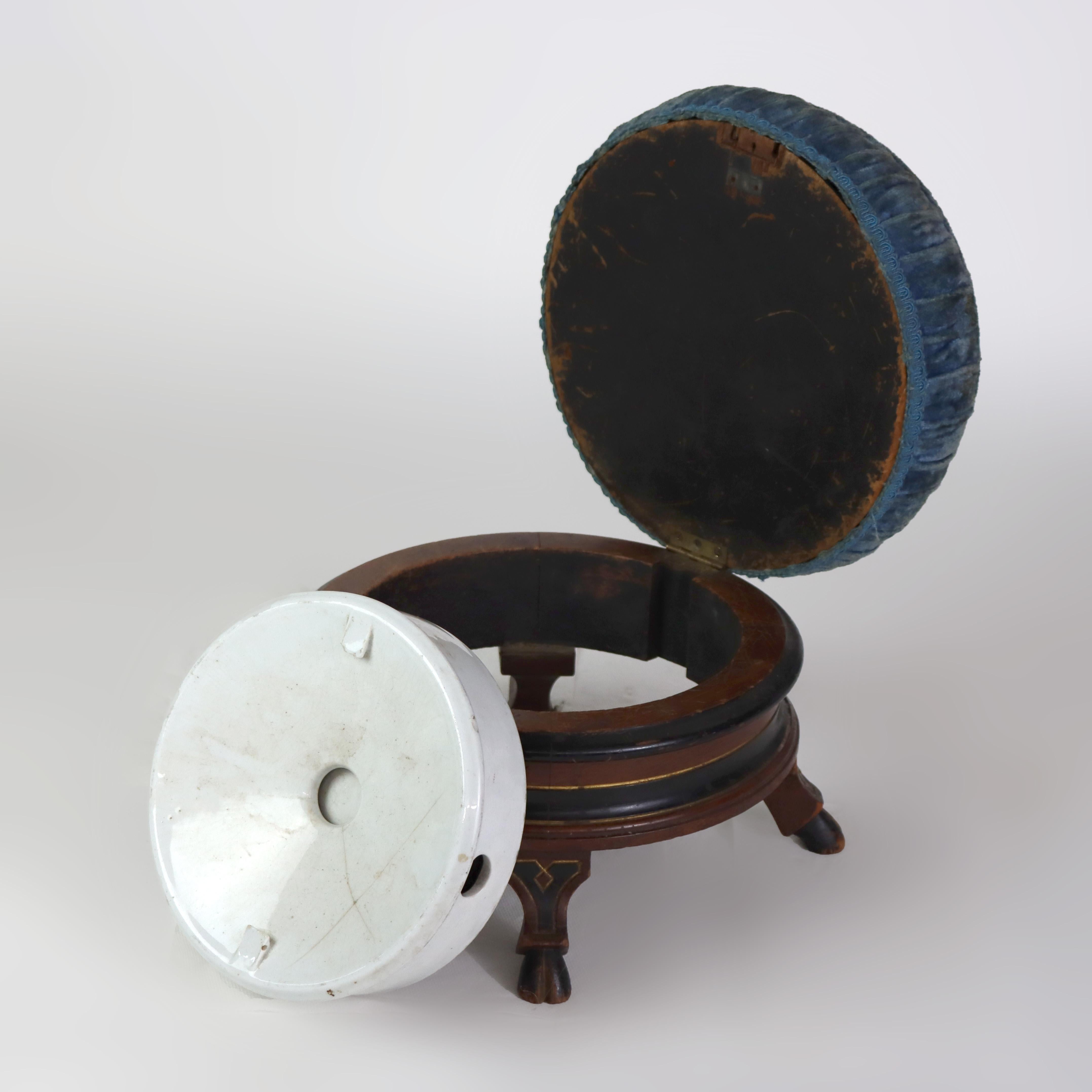 Escupidera renacentista de nogal tallado con tapa de almohada e inserto de cerámica c1890 Alfarería en venta