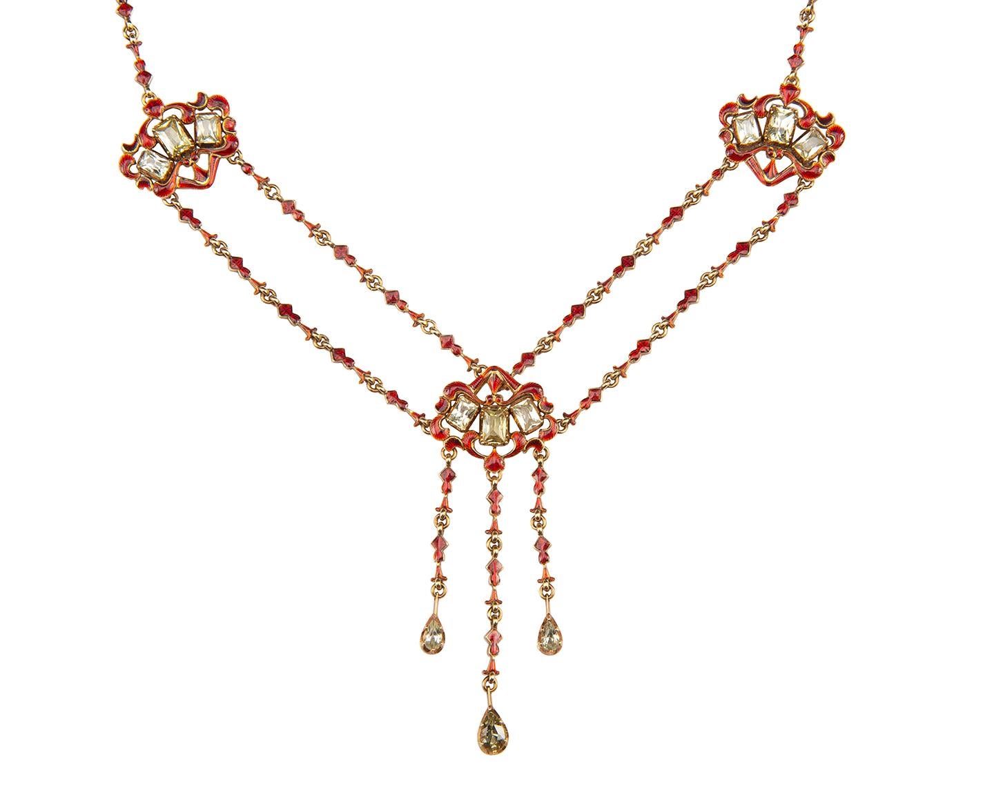 Carlo and Arthur Giuliano
Renaissance Style Chrysolite Enameled Necklace with original box
England (London), c. 1895
Gold, enamel, chrysolite 
Weight 21.4 gr.; Chain 39.8 cm.

Gold necklace with red translucent enamel. The centerpiece is formed of