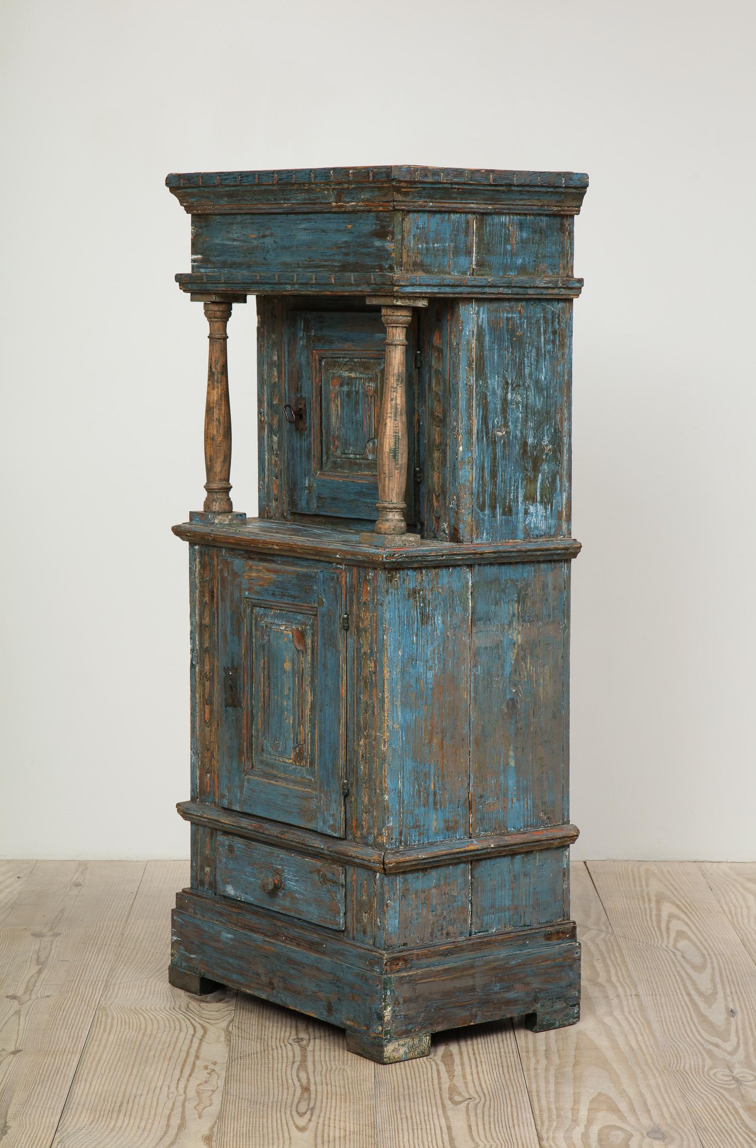 Renaissance-Revival Danish Cabinet in Blue Paint with Red Interior, ca. 1750 10