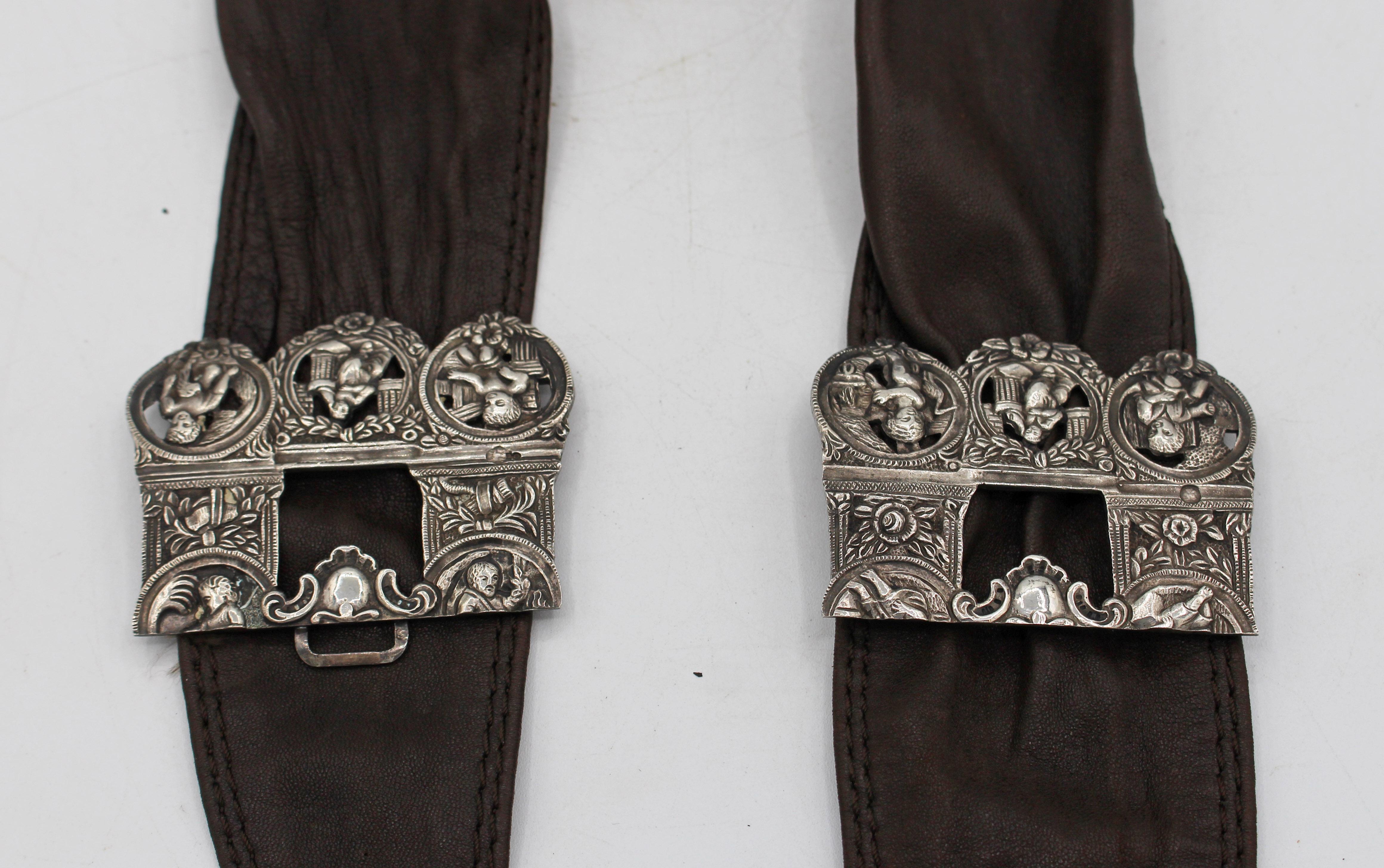 Fibbia da cintura in argento olandese di epoca rinascimentale ora su una cintura in cuoio in vendita 1