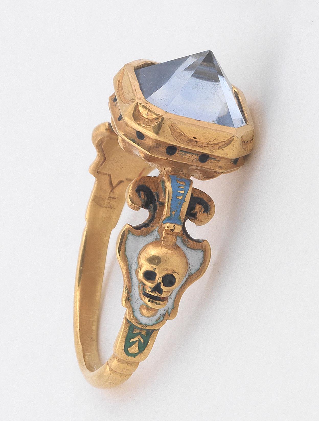 Closed-set point-cut sapphire,with enamel skull on the shank.
Size 8
